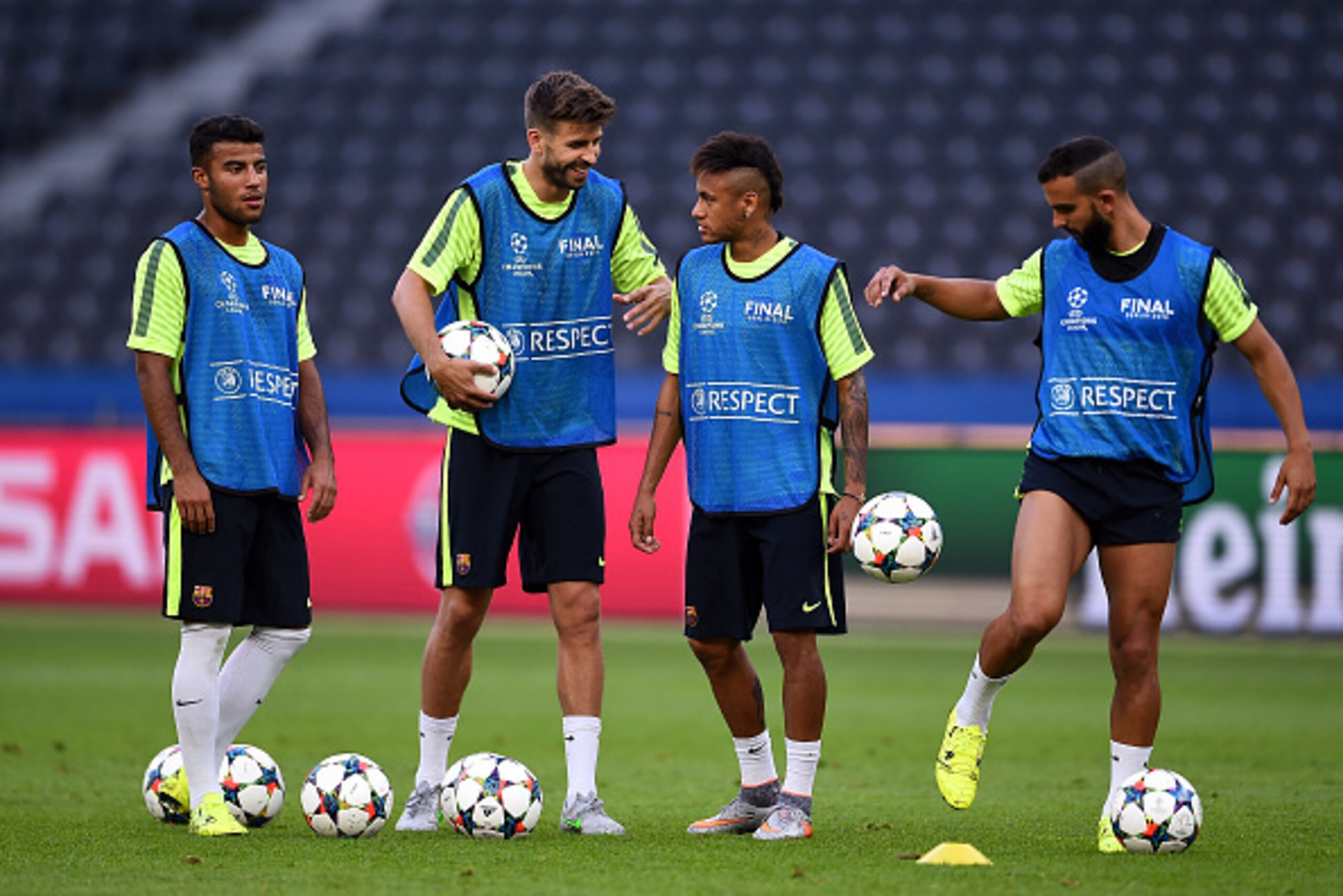 BERLIN, GERMANY - JUNE 05:  Gerard Pique (2L) and Neymar (2R) in discussion during an FC Barcelona training session on the eve of the UEFA Champions League Final match against Juventus at Olympiastadion on June 5, 2015 in Berlin, Germany.  (Photo by Laure