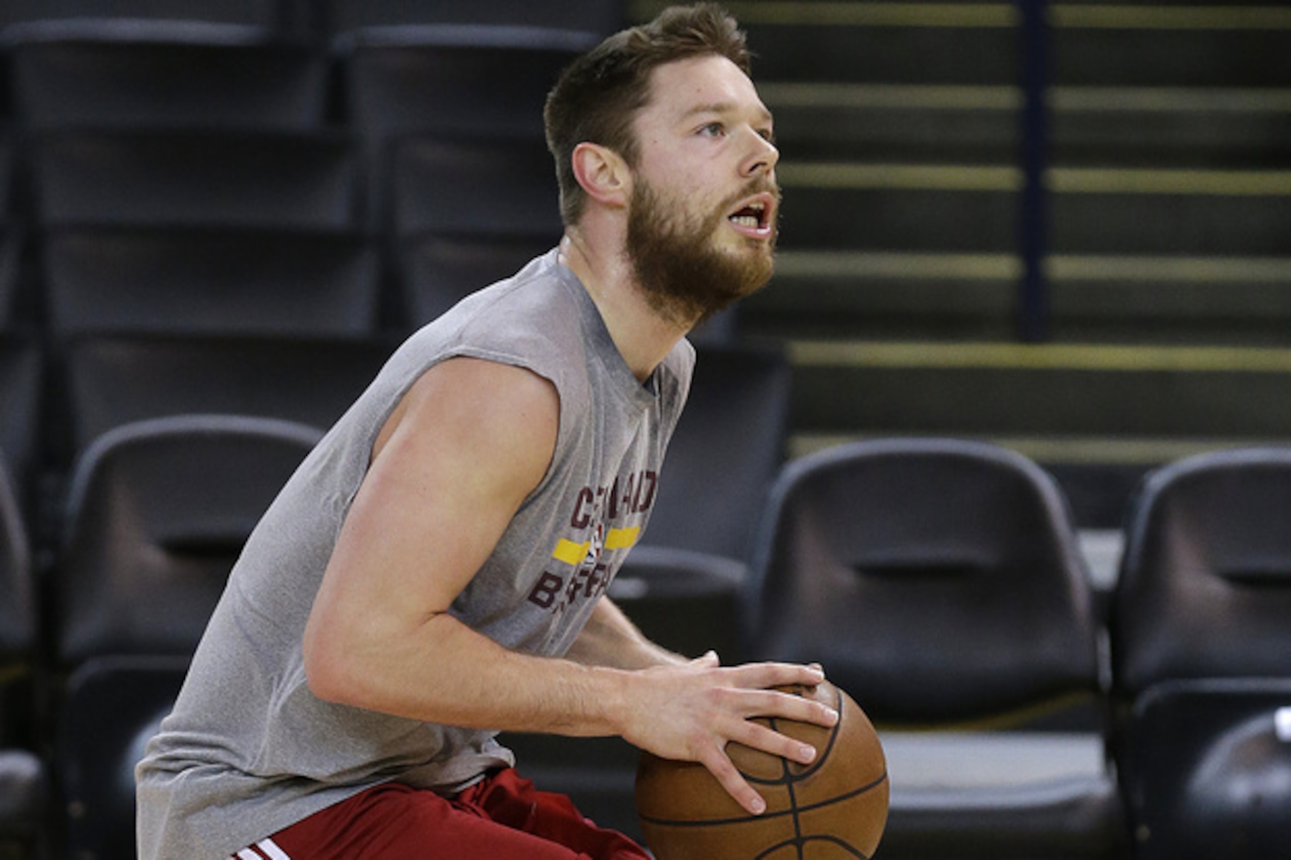 Matthew Dellavedova practicing for his matchup with Steph Curry
