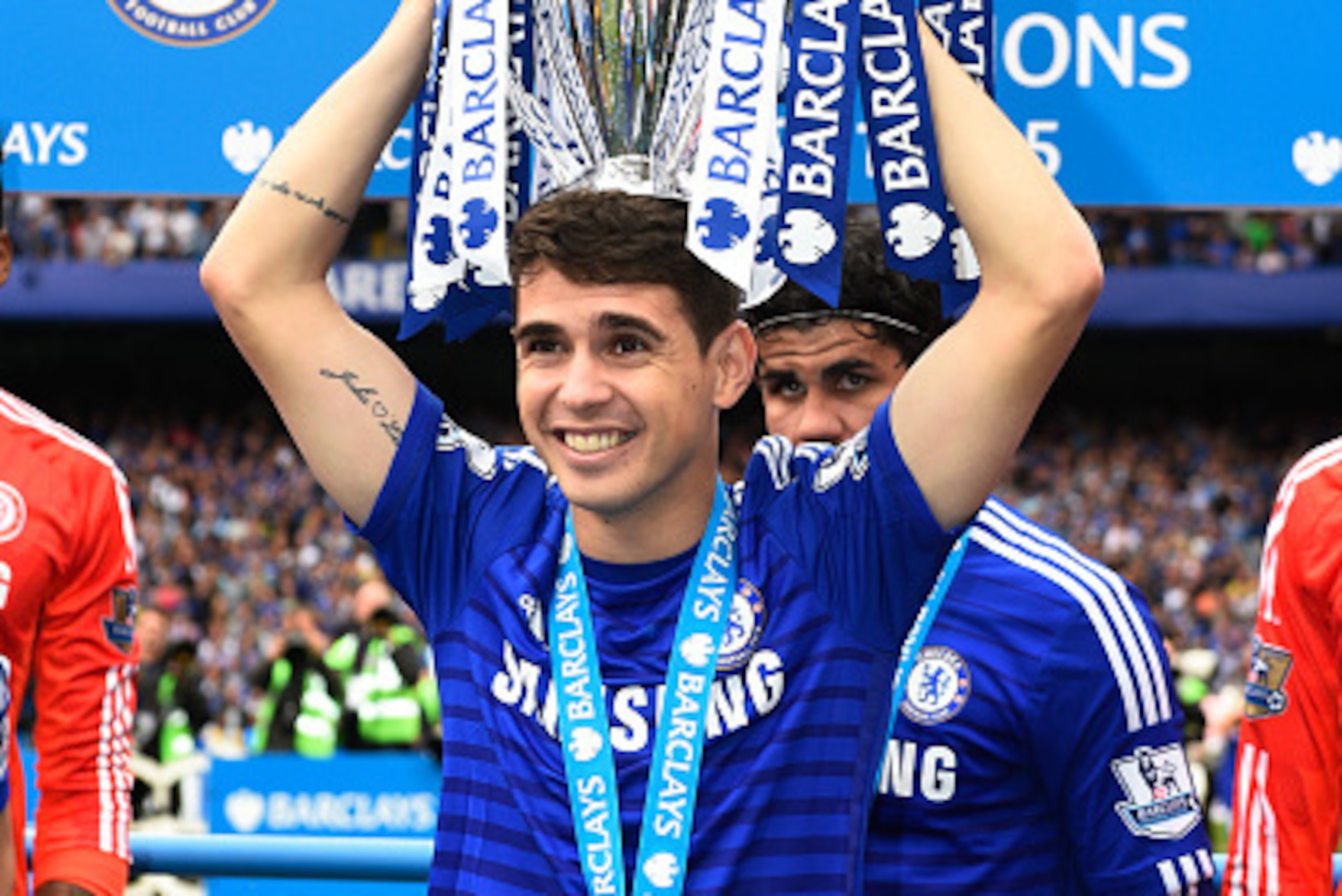 LONDON, ENGLAND - MAY 24:  Oscar of Chelsea celebrates with the trophy after the Barclays Premier League match between Chelsea and Sunderland at Stamford Bridge on May 24, 2015 in London, England. Chelsea were crowned Premier League champions.  (Photo by 