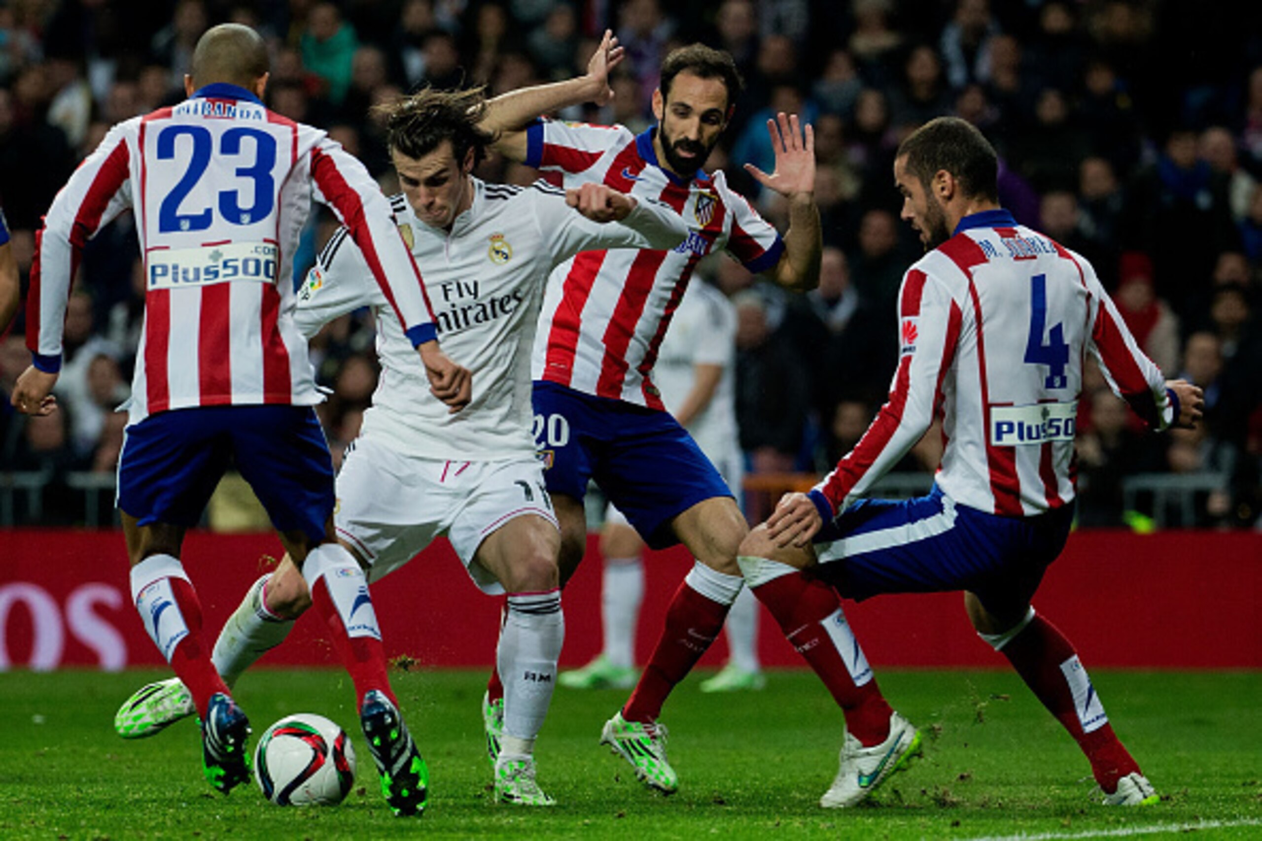 MADRID, SPAIN - JANUARY 15: Gareth Bale (2ndL) of Real Madrid CF competes for the ball with Mario Suarez (R) and his teammates Joao Miranda (L) and Juan Francisco Torres alias Juanfran (2ndR) during the Copa del Rey Round of 16  second leg match between R
