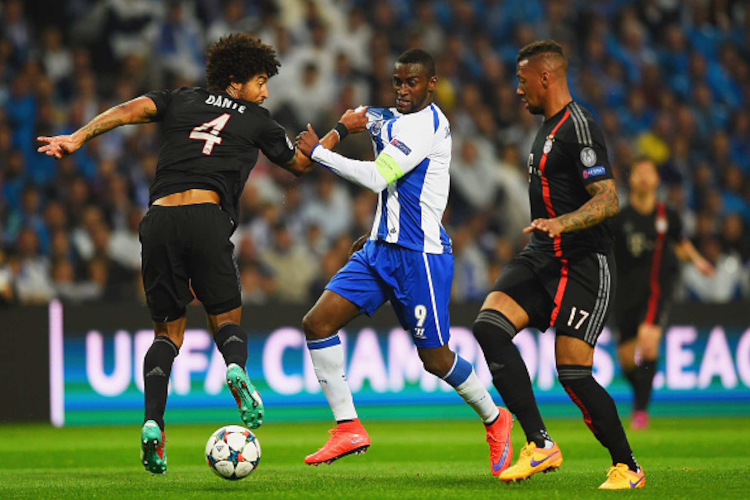 PORTO, PORTUGAL - APRIL 15:  Jackson Martinez of FC Porto battles with Dante (4) and Jerome Boateng of Bayern Muenchen (17) during the UEFA Champions League Quarter Final first leg match between FC Porto and FC Bayern Muenchen at Estadio do Dragao on Apri