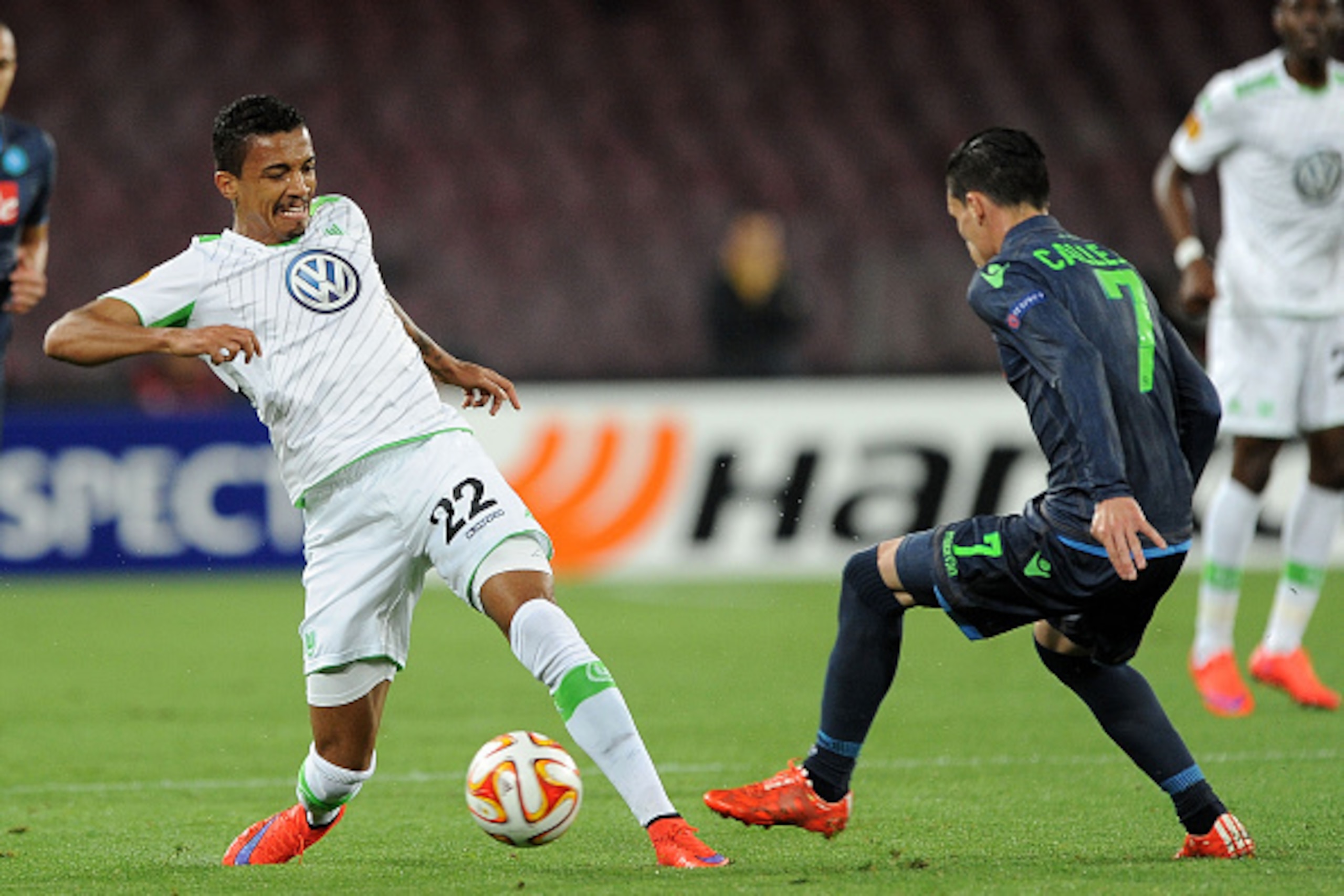 NAPLES, ITALY - APRIL 23: Wolfsburg's player Luiz Gustavo vies withSSC Napoli  player Josè Maria Callejon during the UEFA Europa League quarter-final second leg match between SSC Napoli and VfL Wolfsburg on April 23, 2015 in Naples, Italy.  (Photo by Fran