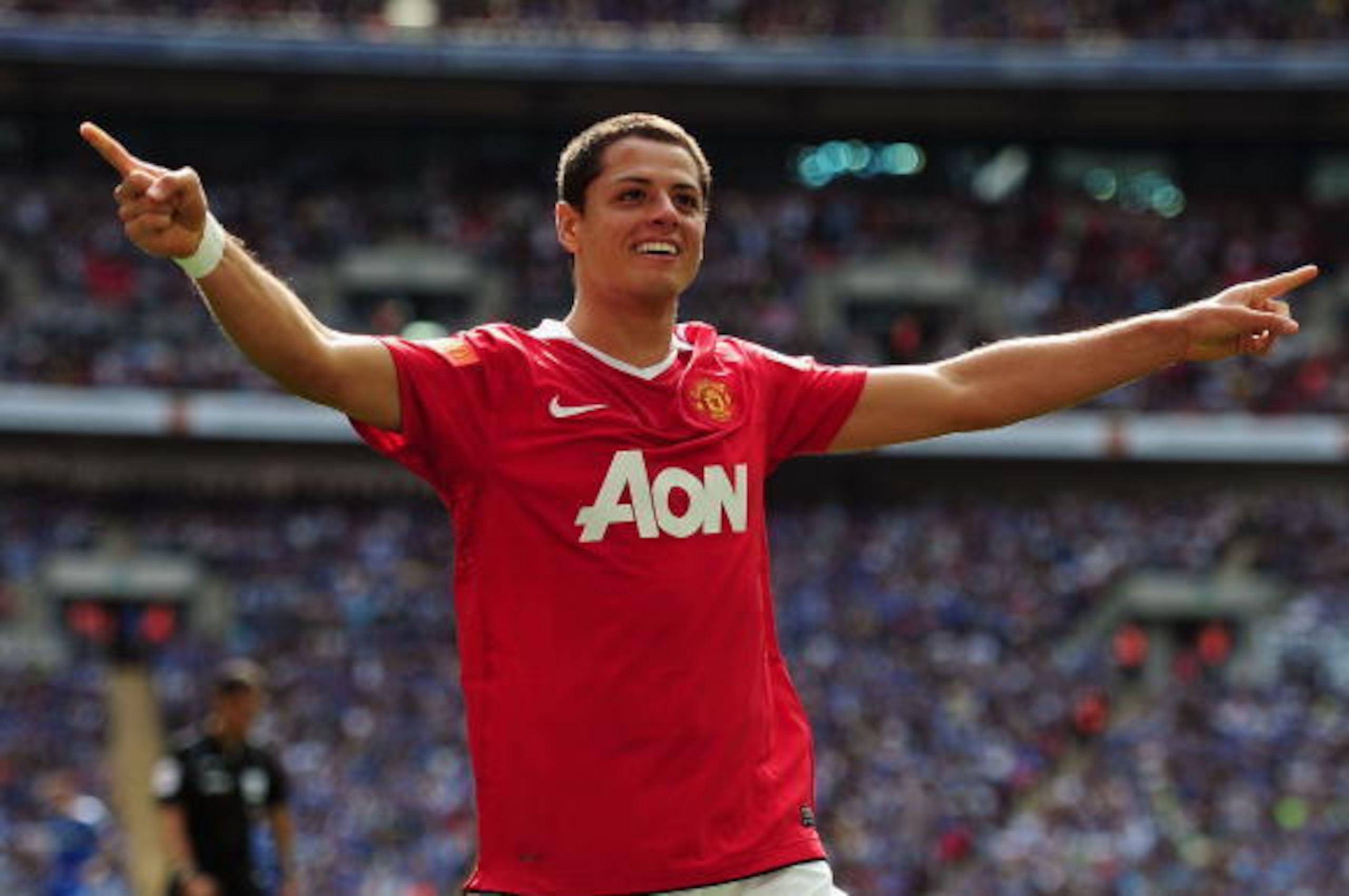 LONDON, ENGLAND - AUGUST 08:  Javier Hernandez of Manchester United celebrates as he scores their second goal during the FA Community Shield match between Chelsea and Manchester United at Wembley Stadium on August 8, 2010 in London, England.  (Photo by La