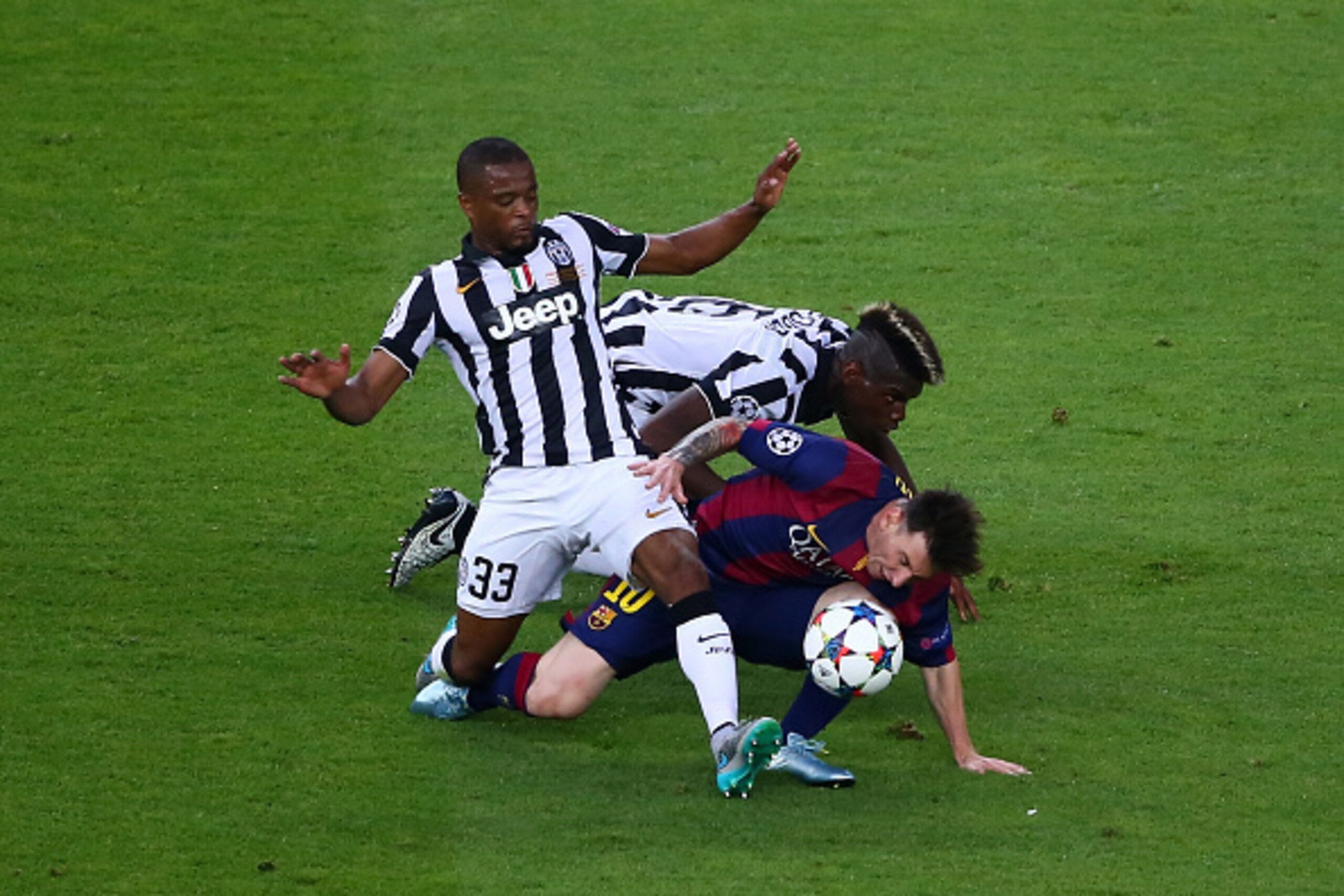 BERLIN, GERMANY - JUNE 06:  Lionel Messi of Barcelona is tackled by Patrice Evra and Paul Pogba of Juventus during the UEFA Champions League Final between Juventus and FC Barcelona at Olympiastadion on June 6, 2015 in Berlin, Germany.  (Photo by Martin Ro