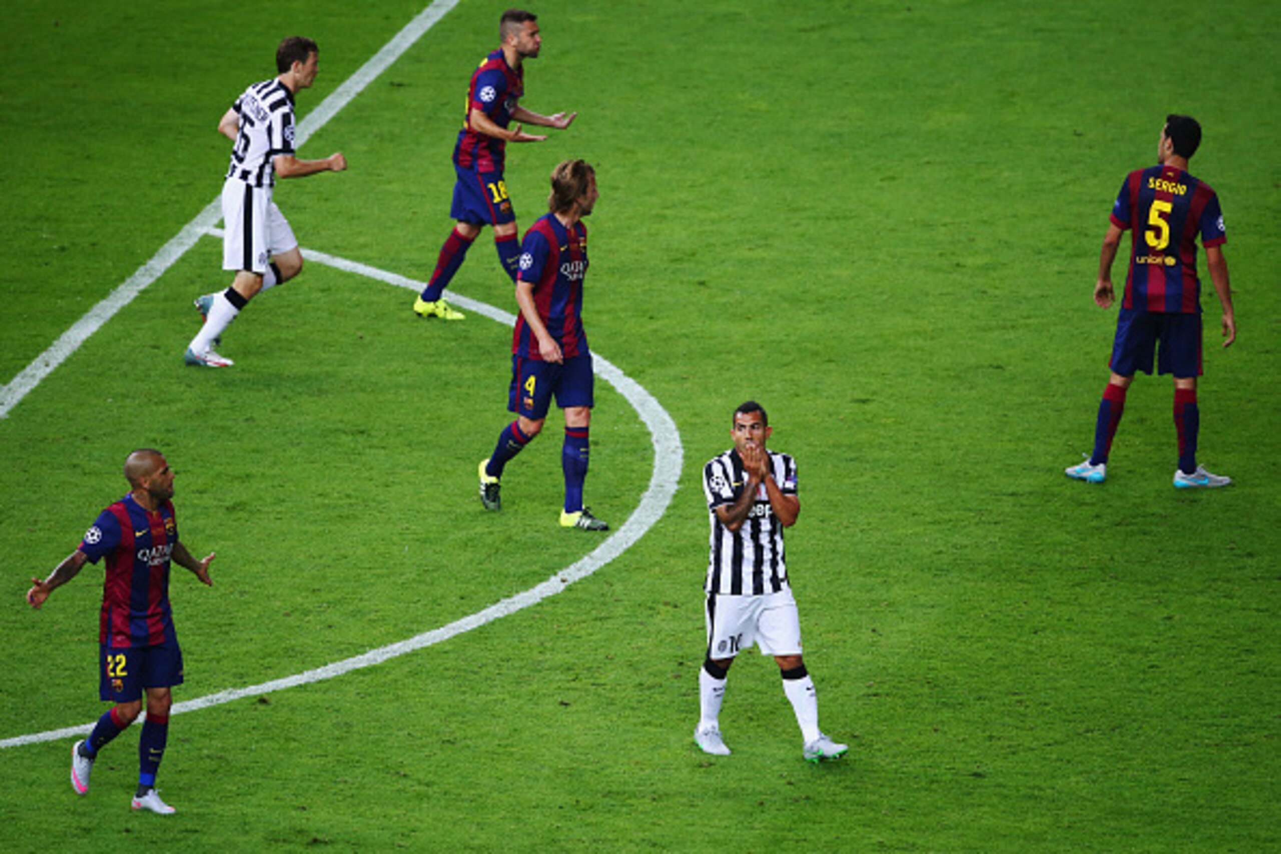 BERLIN, GERMANY - JUNE 06: Carlos Tevez of Juventus (2R) reacts after a missed chance during the UEFA Champions League Final between Juventus and FC Barcelona at Olympiastadion on June 6, 2015 in Berlin, Germany. (Photo by Martin Rose/Getty Images) BERLIN, GERMANY - JUNE 06: Carlos Tevez of Juventus (2R) reacts after a missed chance during the UEFA Champions League Final between Juventus and FC Barcelona at Olympiastadion on June 6, 2015 in Berlin, Germany. (Photo by Martin Rose/Getty Images)
