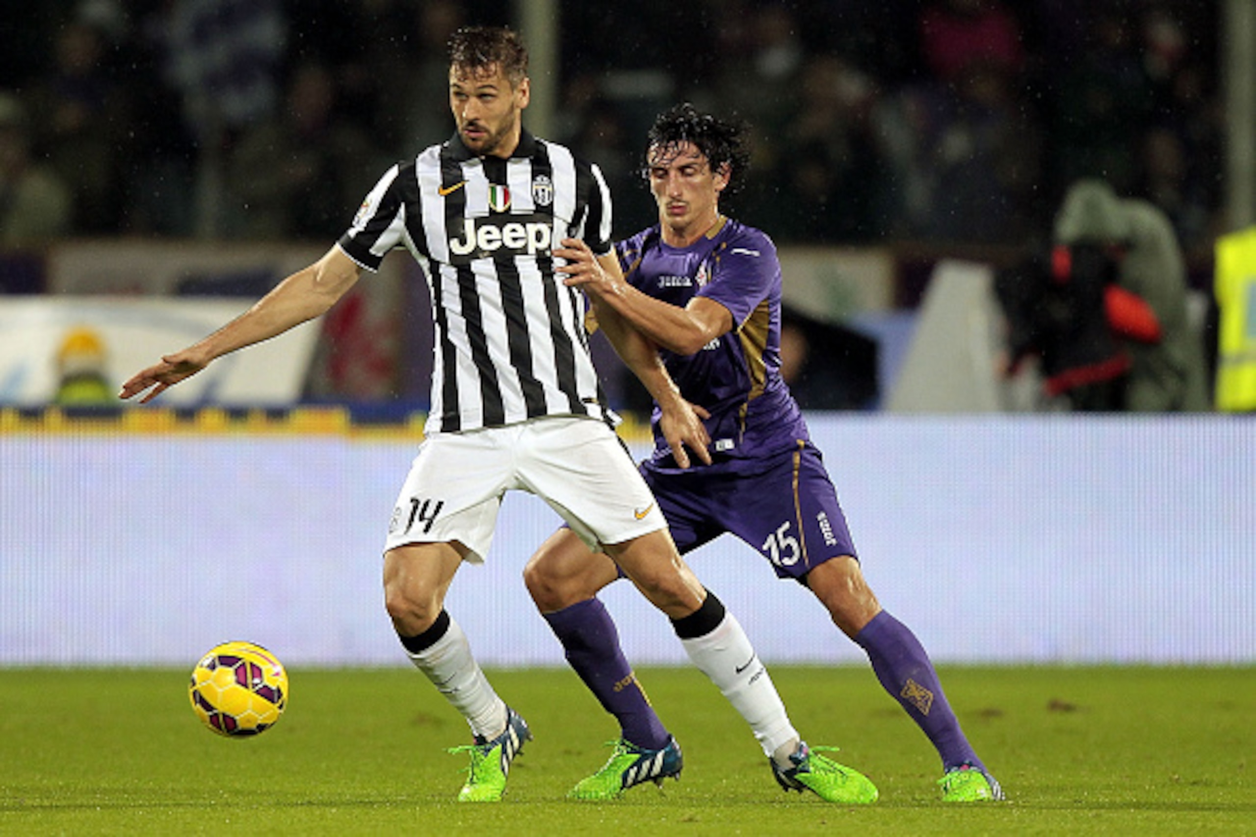 FLORENCE, ITALY - DECEMBER 05: Stefan Savic of ACF Fiorentina fights for the ball with Fernando Llorente of Juventus FC during the Serie A match between ACF Fiorentina and Juventus FC at Stadio Artemio Franchi on December 5, 2014 in Florence, Italy.  (Pho