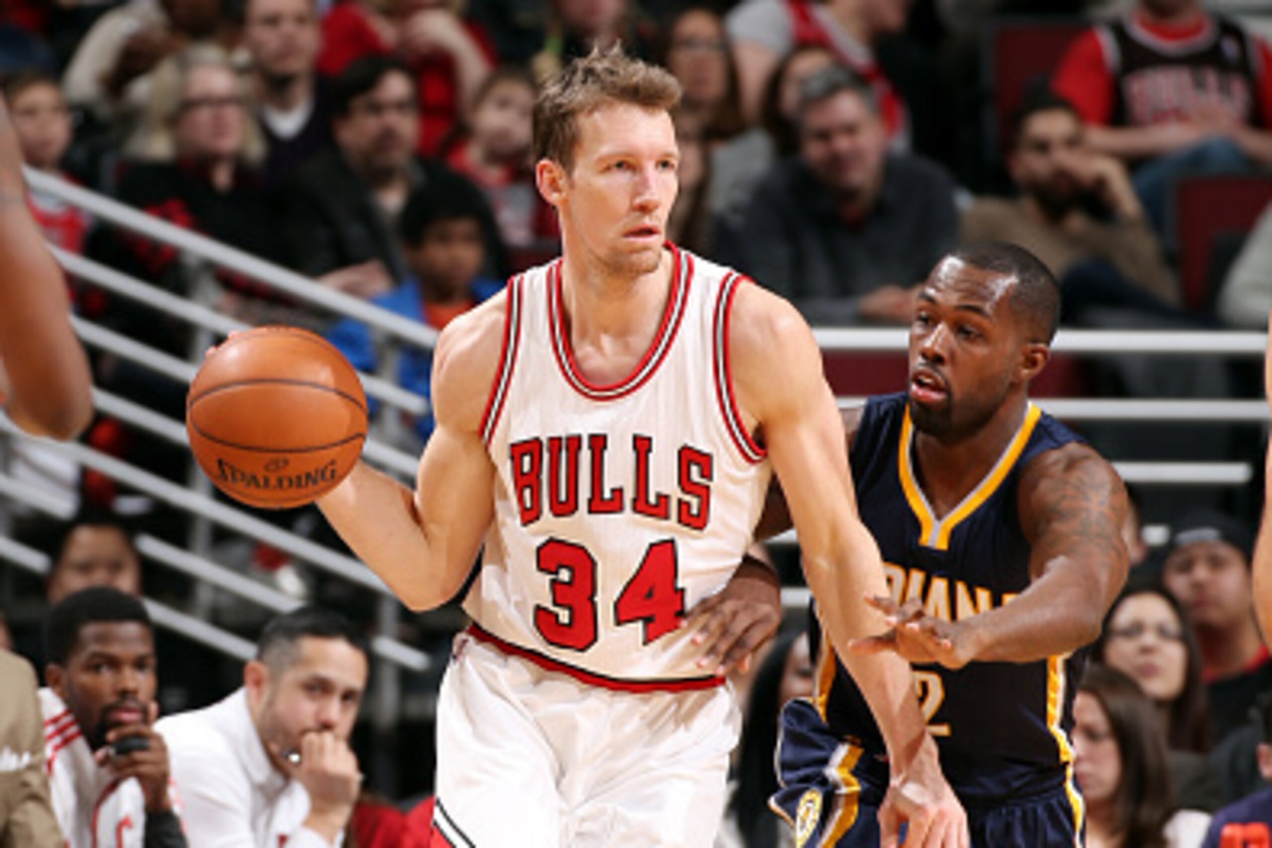 CHICAGO, IL - MARCH 18: Mike Dunleavy #34 of the Chicago Bulls drives against the Indiana Pacers on March 18, 2015 at the United Center in Chicago, Illinois. NOTE TO USER: User expressly acknowledges and agrees that, by downloading and or using this Photo