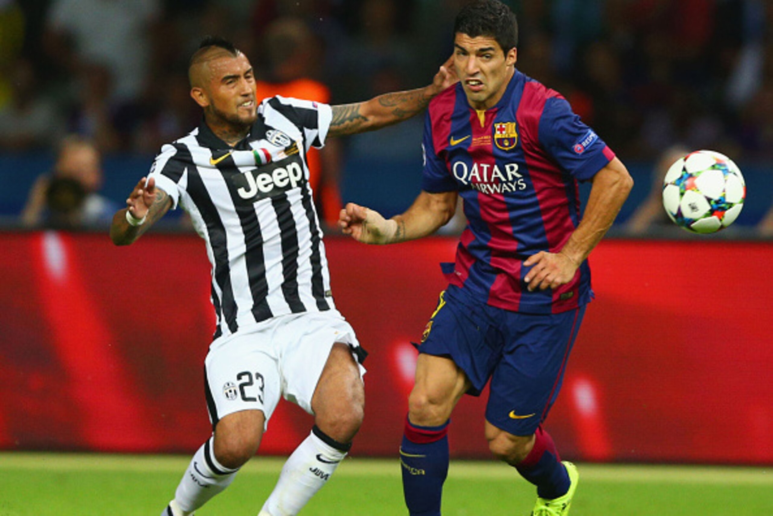 BERLIN, GERMANY - JUNE 06: Arturo Vidal of Juventus challenges Luis Suarez of Barcelona during the UEFA Champions League Final between Juventus and FC Barcelona at Olympiastadion on June 6, 2015 in Berlin, Germany. (Photo by Paul Gilham/Getty Images) BERLIN, GERMANY - JUNE 06: Arturo Vidal of Juventus challenges Luis Suarez of Barcelona during the UEFA Champions League Final between Juventus and FC Barcelona at Olympiastadion on June 6, 2015 in Berlin, Germany. (Photo by Paul Gilham/Getty Images)