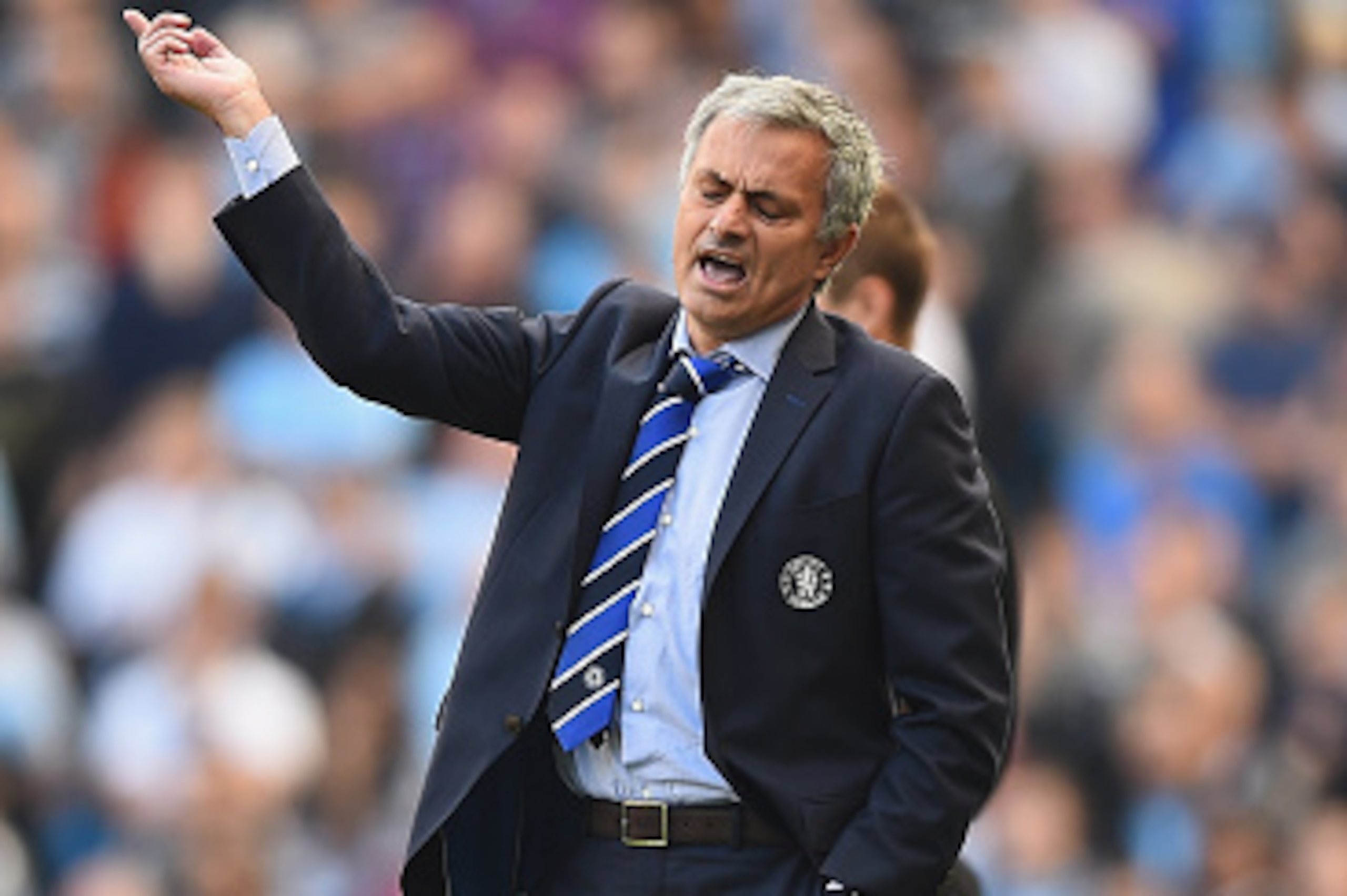 MANCHESTER, ENGLAND - SEPTEMBER 21:  Jose Mourinho of Chelsea gives out instructions during the Barclays Premier League match between Manchester City and Chelsea at Etihad Stadium on September 21, 2014 in Manchester, England.  (Photo by Laurence Griffiths