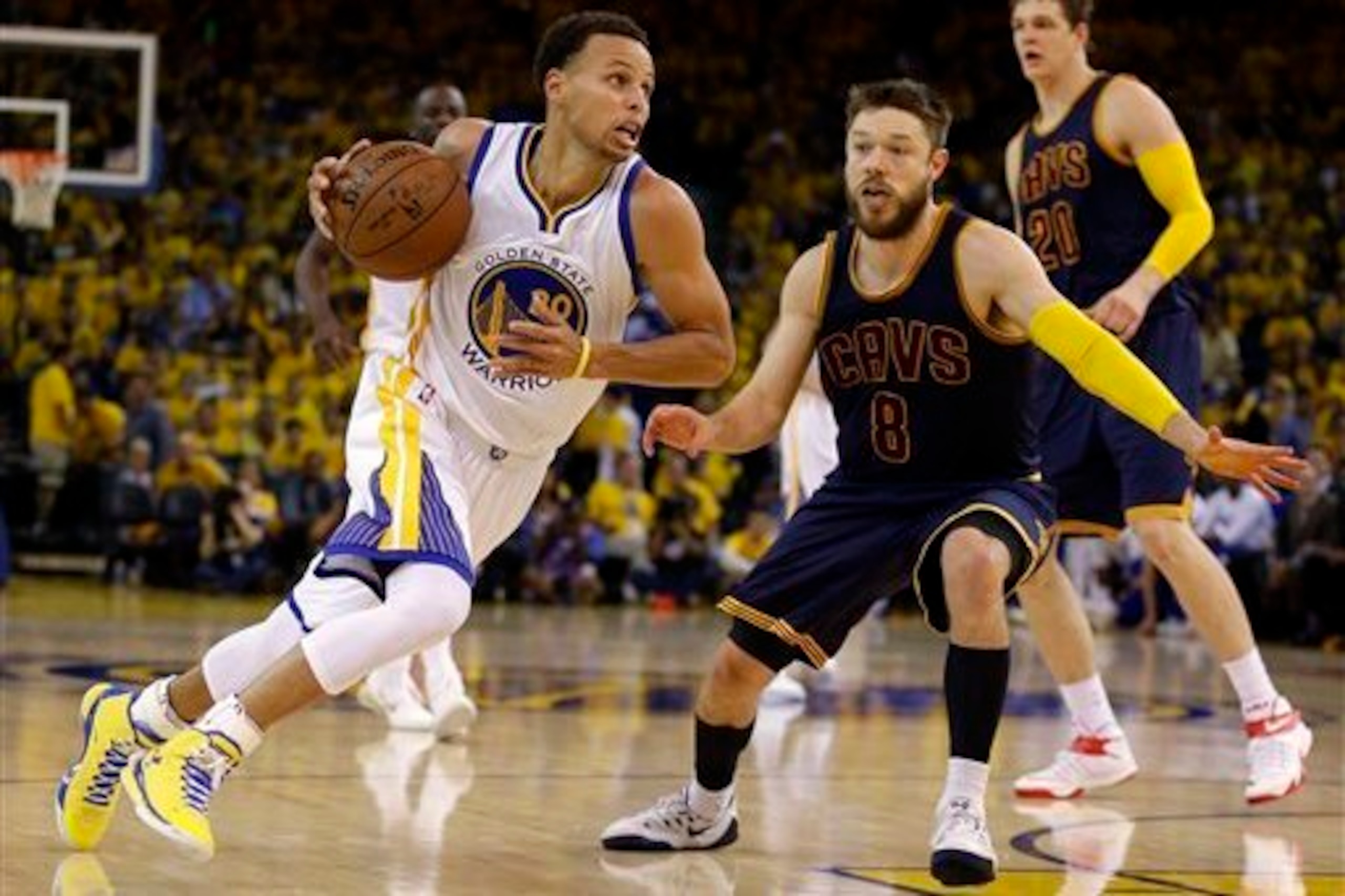 Matthew Dellavedova helped limit Stephen Curry to 19 points in Game 2, but like the rest of his teammates, he struggled to generate much consistent offense.
