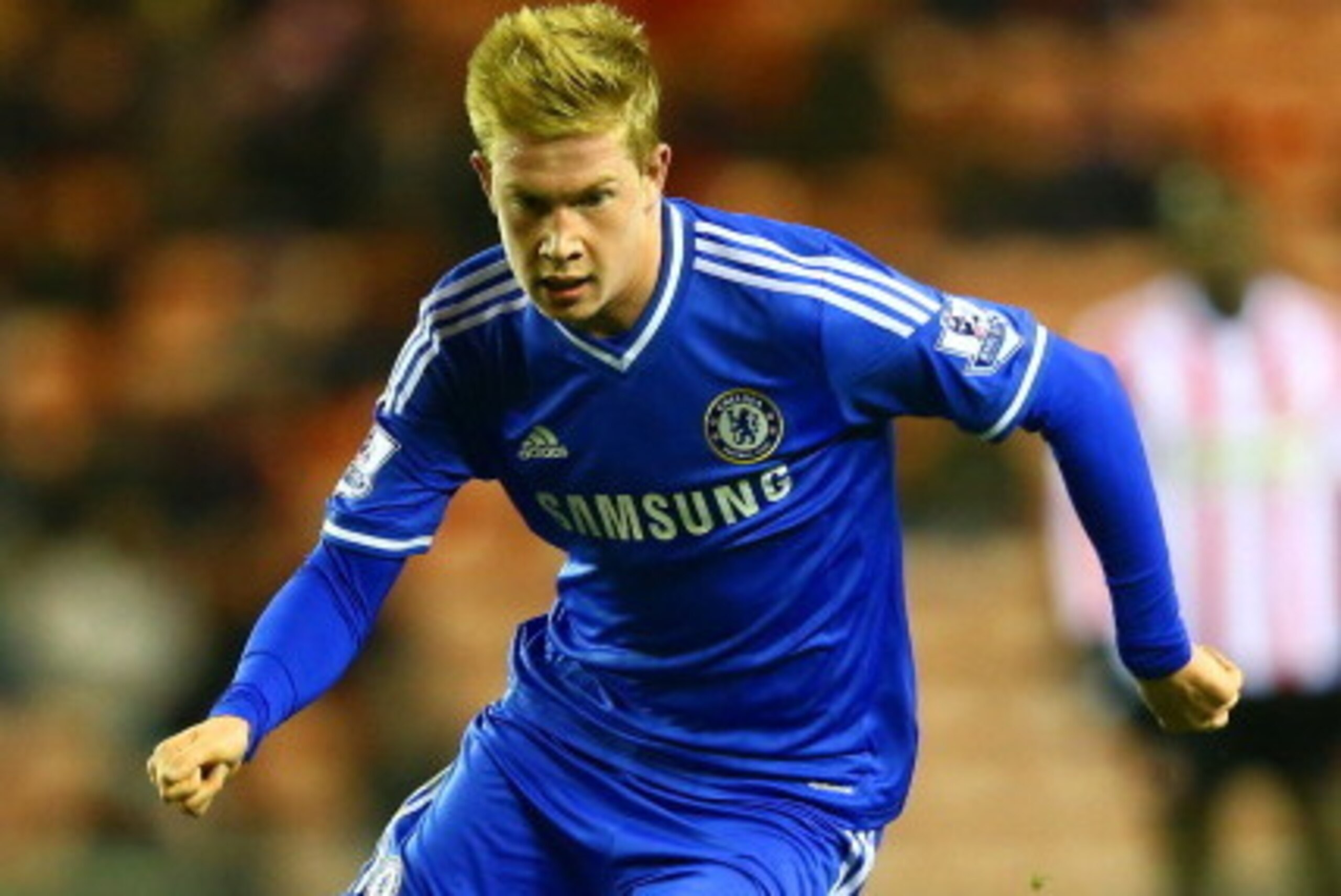 SUNDERLAND, ENGLAND - DECEMBER 17:  Kevin De Bruyne of Chelsea on the ball during the Capital One Cup Quarter-Final match between Sunderland and Chelsea  at Stadium of Light on December 17, 2013 in Sunderland, England.  (Photo by Matthew Lewis/Getty Image