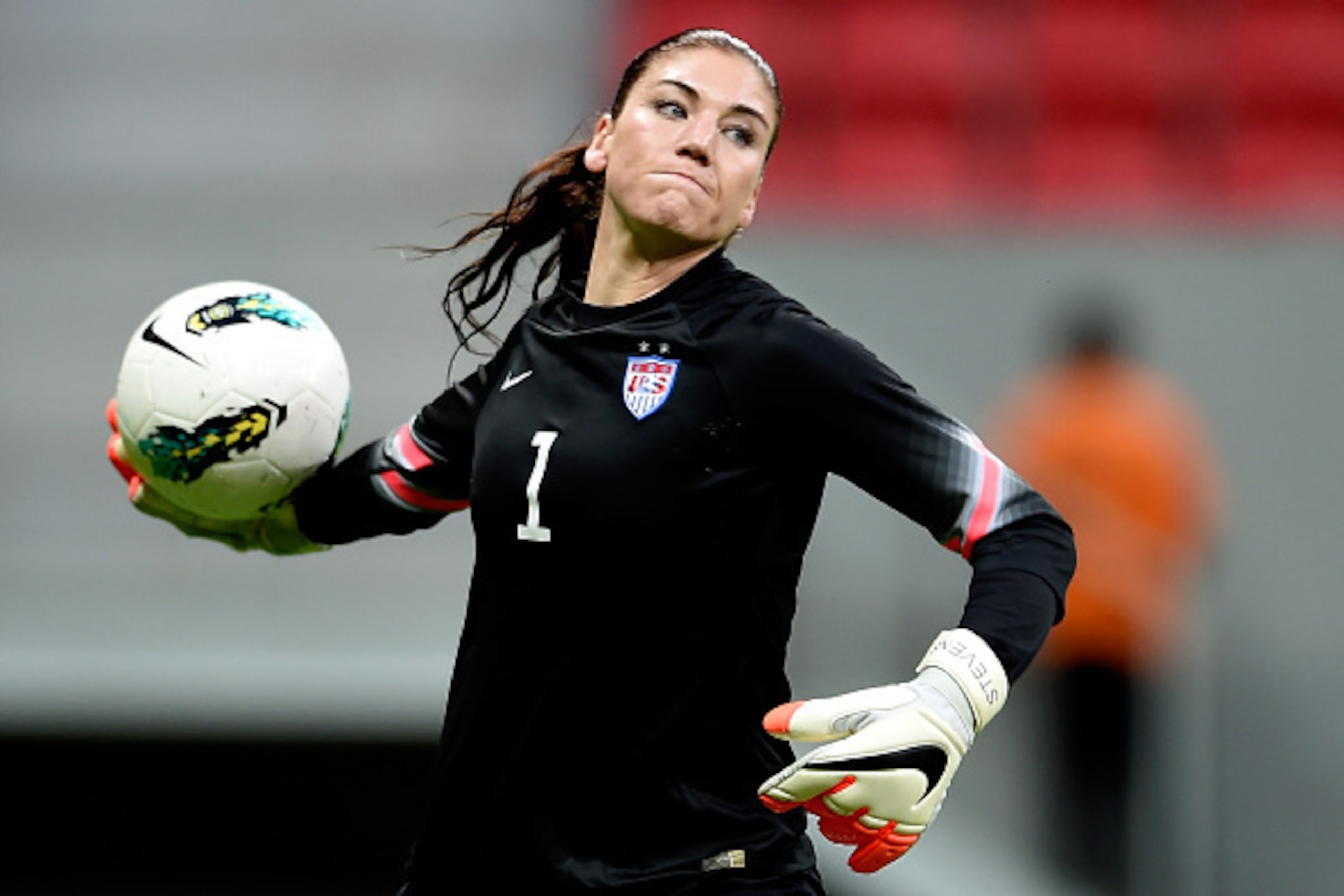 BRASILIA, BRAZIL - DECEMBER 10:  Goalkeeper Hope Solo of the USA in action during a match between USA and China as part of International Women's Football Tournament of Brasilia at Mane Garrincha Stadium on December 10, 2014 in Brasilia, Brazil.  (Photo by