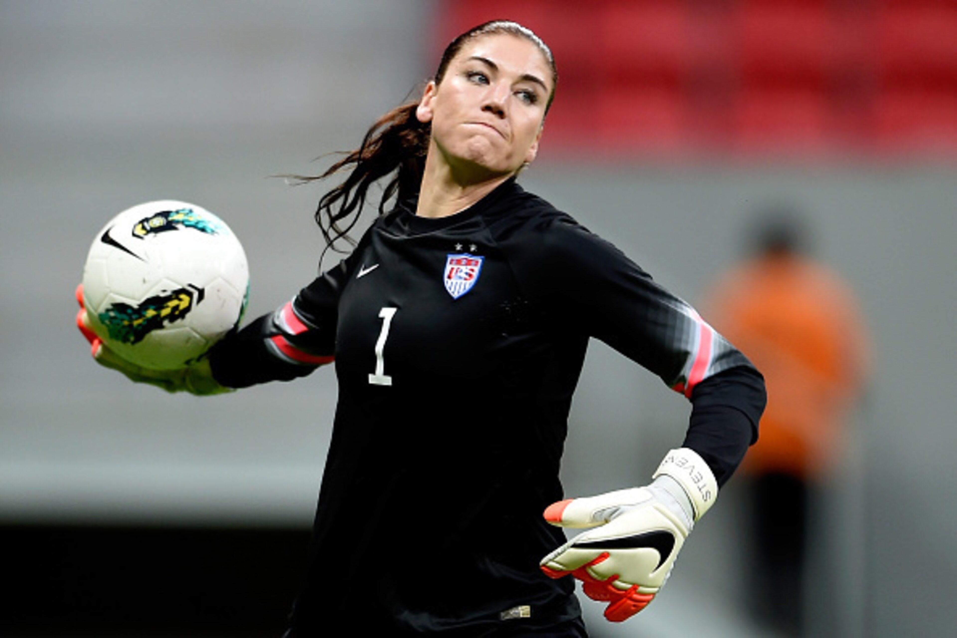 BRASILIA, BRAZIL - DECEMBER 10:  Goalkeeper Hope Solo of the USA in action during a match between USA and China as part of International Women's Football Tournament of Brasilia at Mane Garrincha Stadium on December 10, 2014 in Brasilia, Brazil.  (Photo by