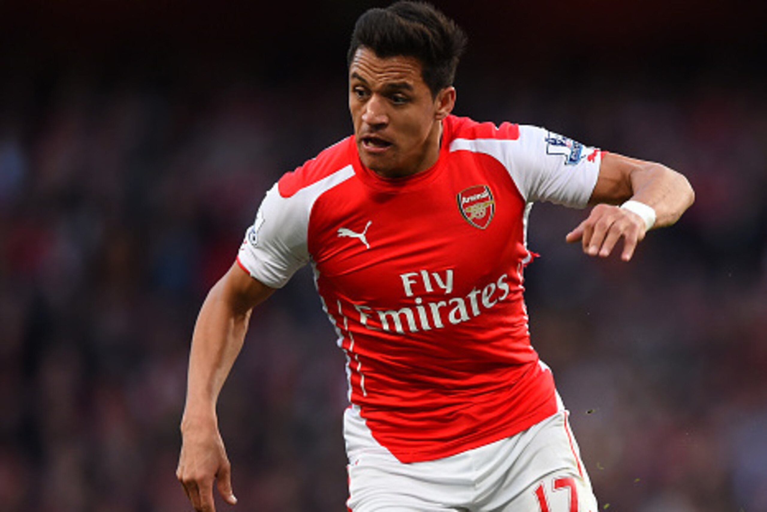 LONDON, ENGLAND - MAY 20:  Alexis Sanchez of Arsenal in action during the Barclays Premier League match between Arsenal and Sunderland at Emirates Stadium on May 20, 2015 in London, England.  (Photo by Shaun Botterill/Getty Images)