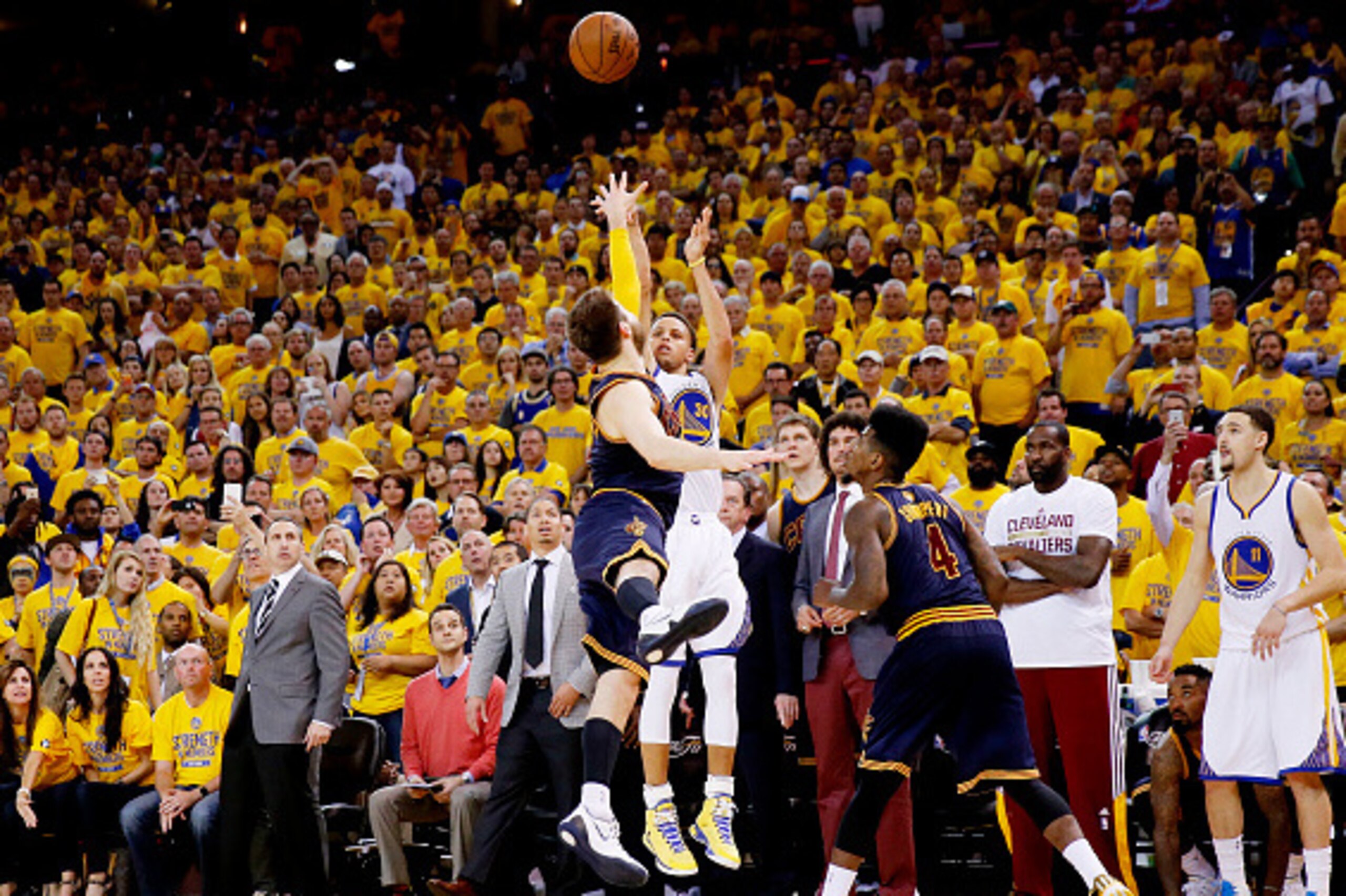 OAKLAND, CA - JUNE 07:  Stephen Curry #30 of the Golden State Warriors shoots against Matthew Dellavedova #8 of the Cleveland Cavaliers in overtime during Game Two of the 2015 NBA Finals at ORACLE Arena on June 7, 2015 in Oakland, California. NOTE TO USER