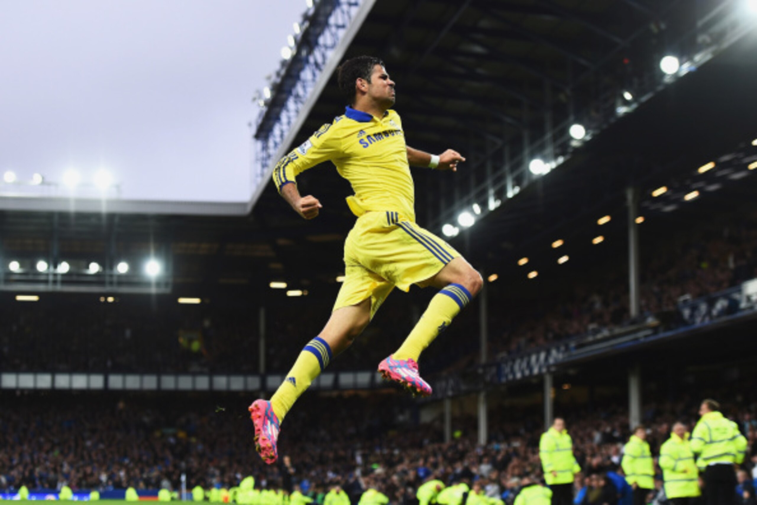 LIVERPOOL, ENGLAND - AUGUST 30: Diego Costa of Chelsea celebrates scoring his team's sixth goal during the Barclays Premier League match between Everton and Chelsea at Goodison Park on August 30, 2014 in Liverpool, England.  (Photo by Laurence Griffiths/G