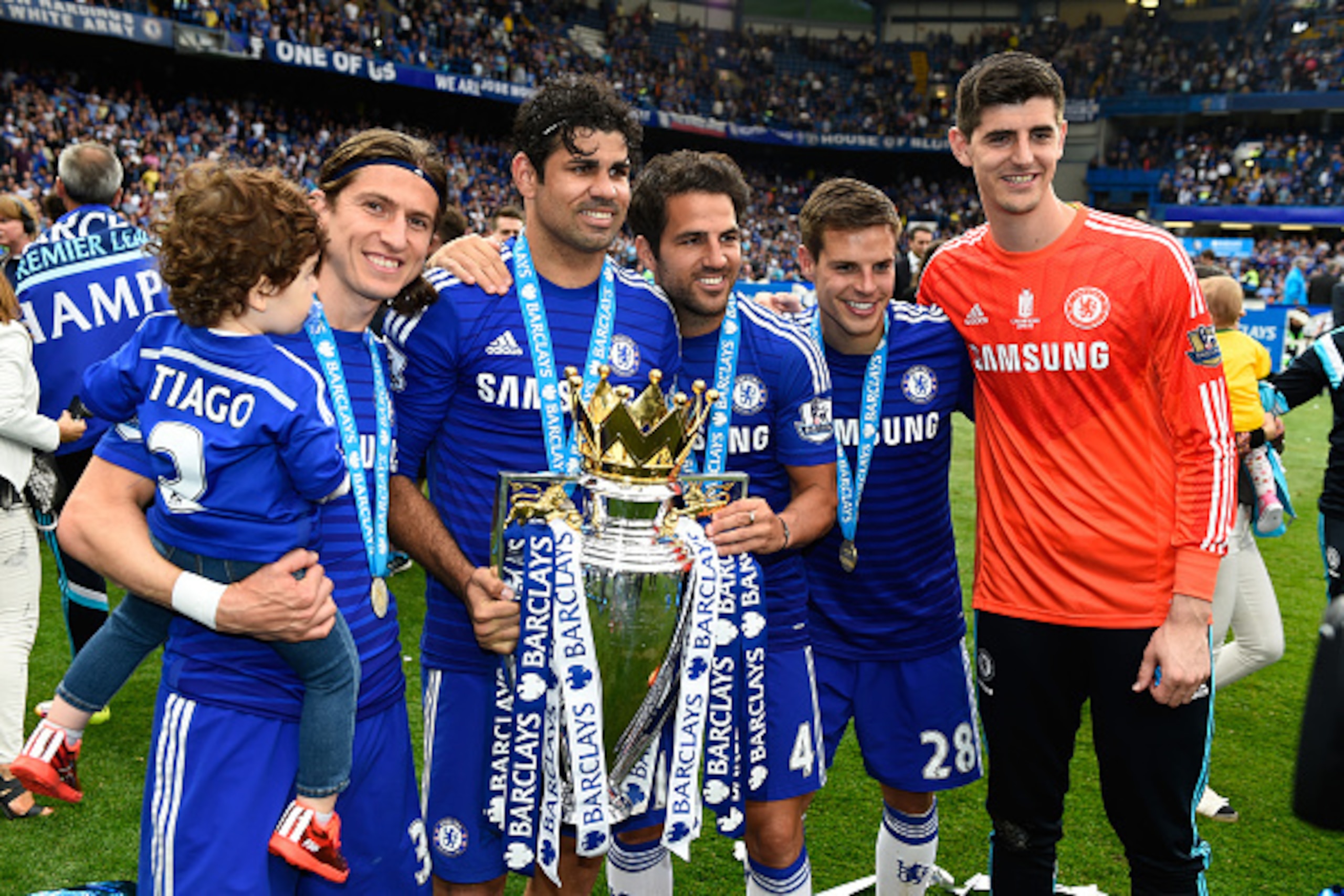 LONDON, ENGLAND - MAY 24:  (L-R) Filipe Luis, Diego Costa, Cesc Fabregas, Cesar Azpilicueta and Thibaut Courtois of Chelsea celebrate with the trophy after the Barclays Premier League match between Chelsea and Sunderland at Stamford Bridge on May 24, 2015