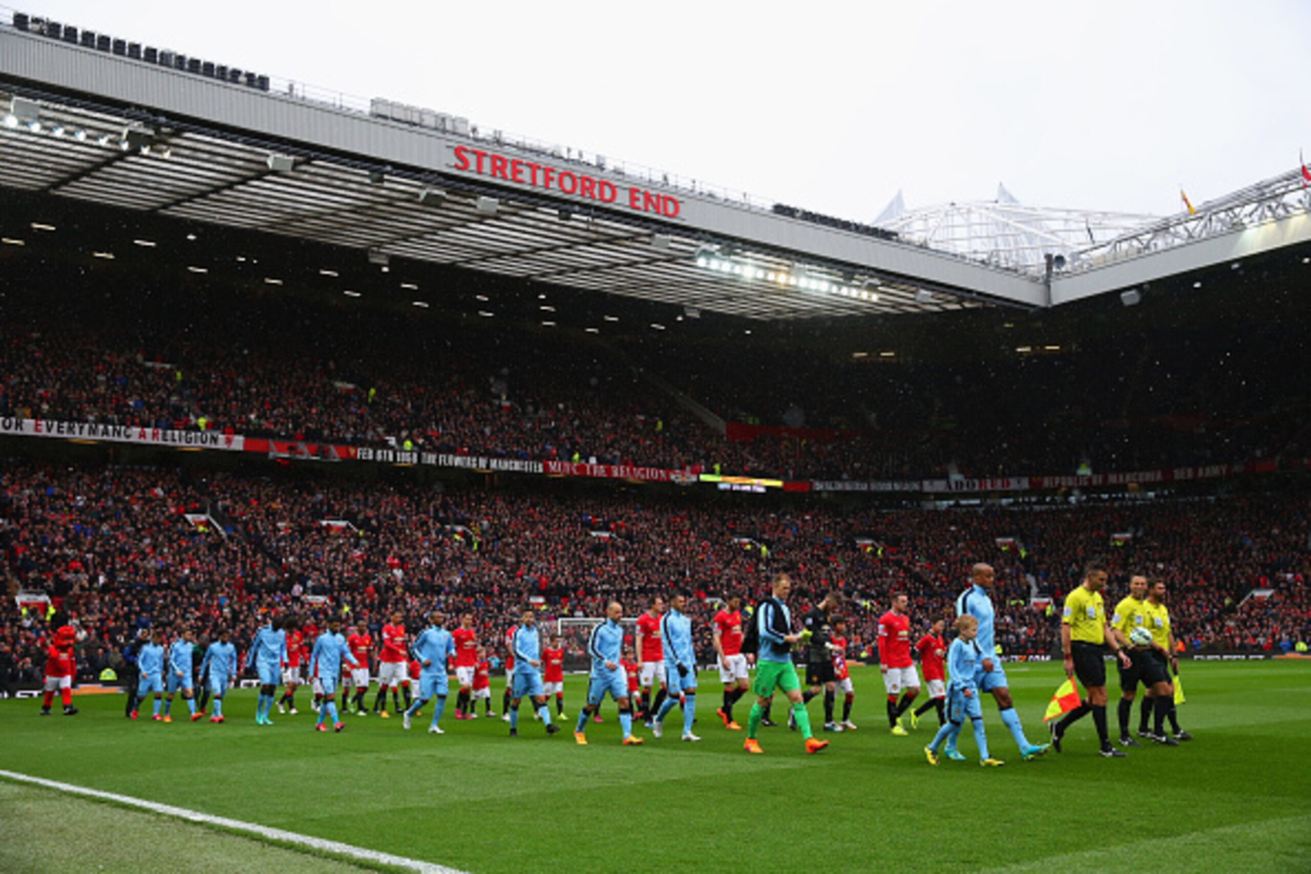 MANCHESTER, ENGLAND - APRIL 12:  Officials and players walk on to the pitch prior to the Barclays Premier League match between Manchester United and Manchester City at Old Trafford on April 12, 2015 in Manchester, England.  (Photo by Alex Livesey/Getty Im