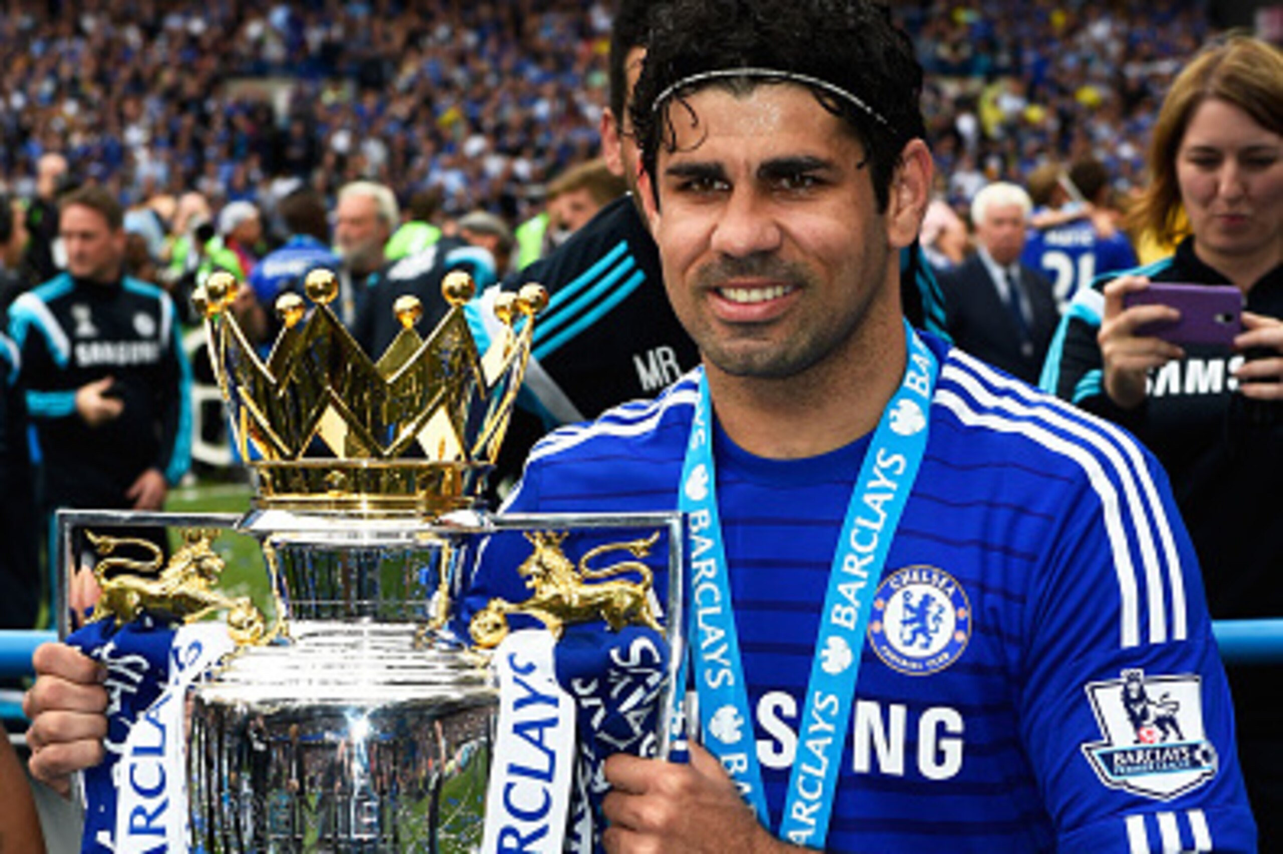 LONDON, ENGLAND - MAY 24:  Diego Costa of Chelsea celebrates with the trophy after the Barclays Premier League match between Chelsea and Sunderland at Stamford Bridge on May 24, 2015 in London, England. Chelsea were crowned Premier League champions.  (Pho