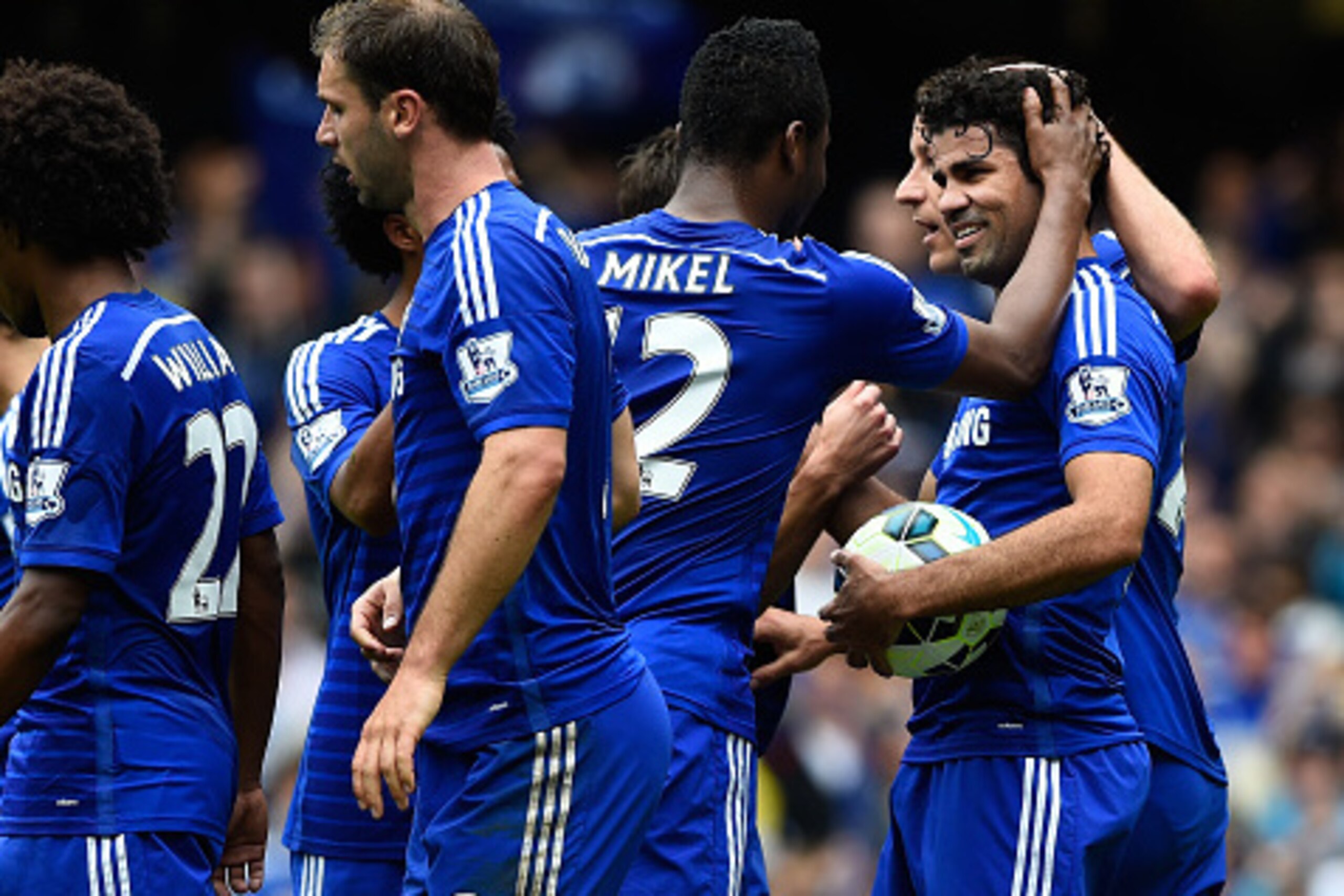 LONDON, ENGLAND - MAY 24:  Diego Costa of Chelsea celebrates scoring his team's first goal from the penalty spot during the Barclays Premier League match between Chelsea and Sunderland at Stamford Bridge on May 24, 2015 in London, England.  (Photo by Mike