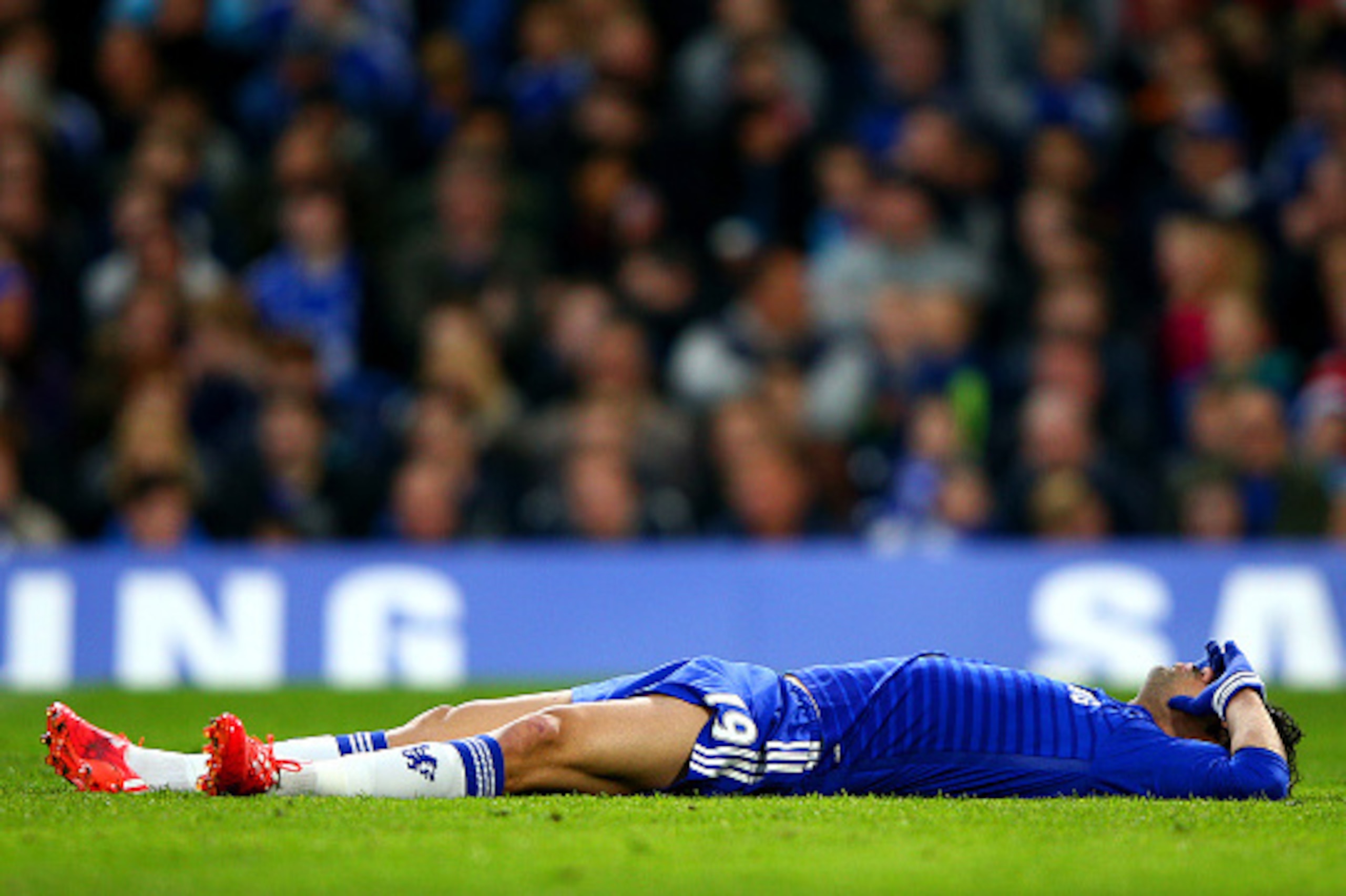 LONDON, ENGLAND - APRIL 04:  Diego Costa of Chelsea lies on the turf before leaving the pitch injured during the Barclays Premier League match between Chelsea and Stoke City at Stamford Bridge on April 4, 2015 in London, England.  (Photo by Ian Walton/Get