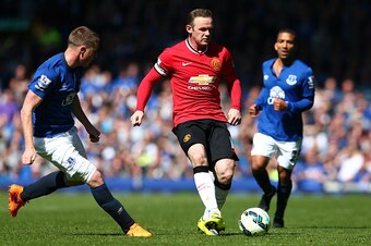 LIVERPOOL, ENGLAND - APRIL 26: Wayne Rooney of Manchester United in action during the Barclays Premier League match between Everton and Manchester United at Goodison Park on April 26, 2015 in Liverpool, England.  (Photo by Clive Brunskill/Getty Images)