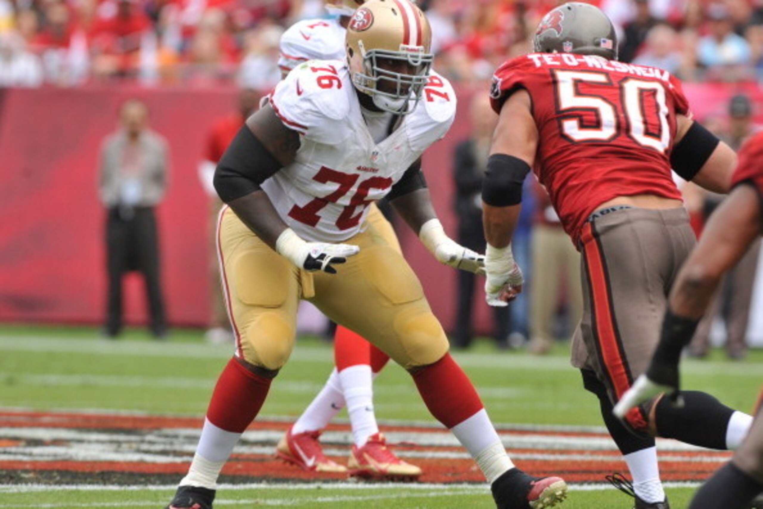 TAMPA, FL -  DECEMBER 15:  Tackle Anthony Davis #76 of the San Francisco 49ers sets to block against the Tampa Bay Buccaneers December 15, 2013 at Raymond James Stadium in Tampa, Florida. (Photo by Al Messerschmidt/Getty Images)