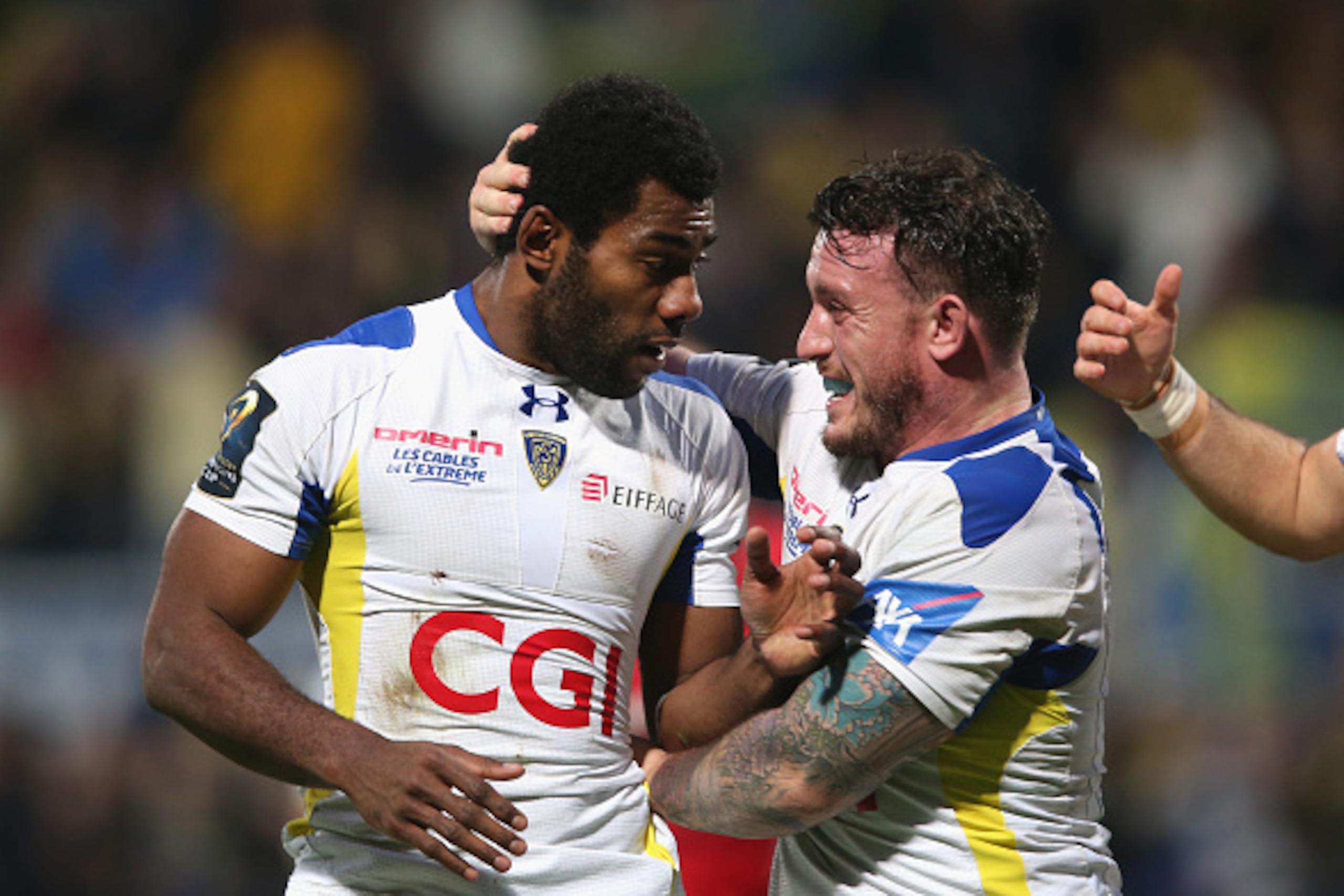 CLERMONT-FERRAND, FRANCE - DECEMBER 14:  Noa Nakaitaci (L) of Clermont Auvergne is congratulated by team mate Thomas Domingo after scoring a try during the European Rugby Champions Cup pool one match between ASM Clermont Auvergne and Munster at Stade Marc