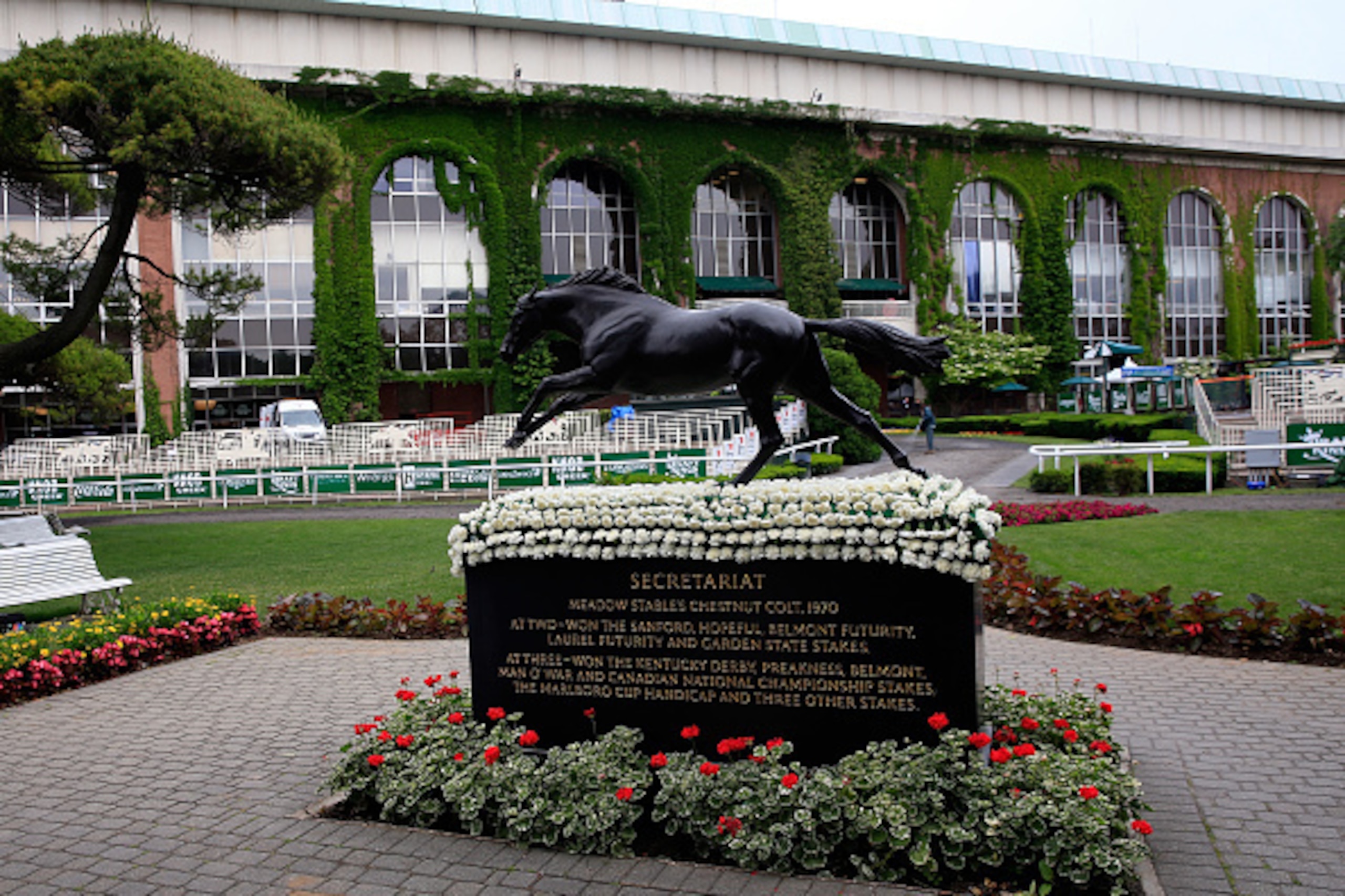 ELMONT, NY - JUNE 05:  A statue honoring triple crown winner Secretariat is seen in the paddock during workouts prior to the 147th Belmont Stakes at Belmont Park on June 5, 2015 in Elmont, New York.  (Photo by Rob Carr/Getty Images)