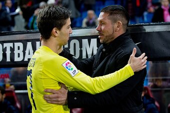 MADRID, SPAIN - DECEMBER 14: Head coach Diego Pablo Simeone (R) of Atletico de Madrid embraces Luciano Dario Vietto (L) of Villarreal CF prior to start the La Liga match between Club Atletico de Madrid and Villarreal CF at Vicente Calderon Stadium on Dece