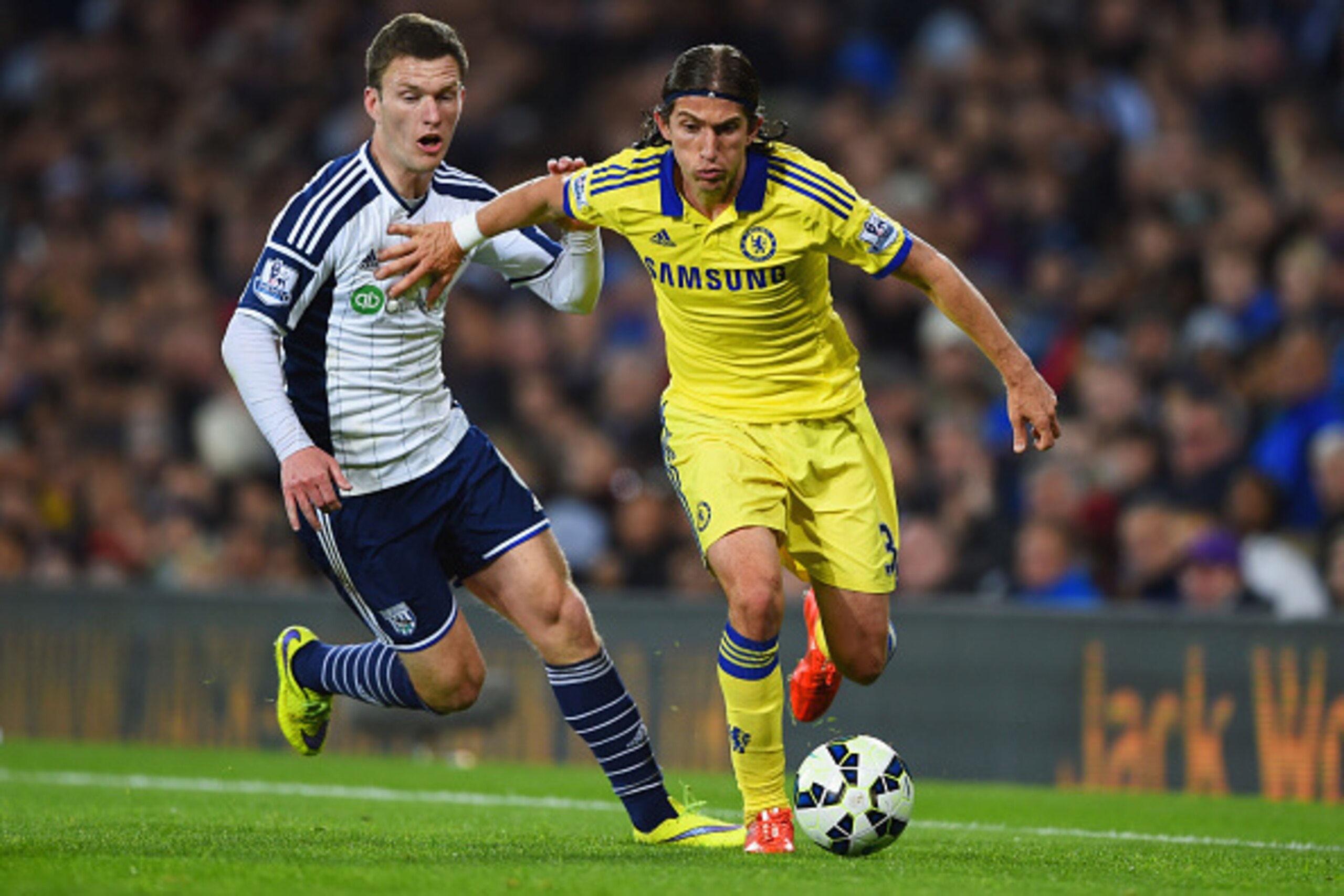 WEST BROMWICH, ENGLAND - MAY 18: Filipe Luis of Chelsea holds off Craig Gardner of West Bromwich Albion during the Barclays Premier League match between West Bromwich Albion and Chelsea at The Hawthorns on May 18, 2015 in West Bromwich, England. (Photo WEST BROMWICH, ENGLAND - MAY 18: Filipe Luis of Chelsea holds off Craig Gardner of West Bromwich Albion during the Barclays Premier League match between West Bromwich Albion and Chelsea at The Hawthorns on May 18, 2015 in West Bromwich, England. (Photo