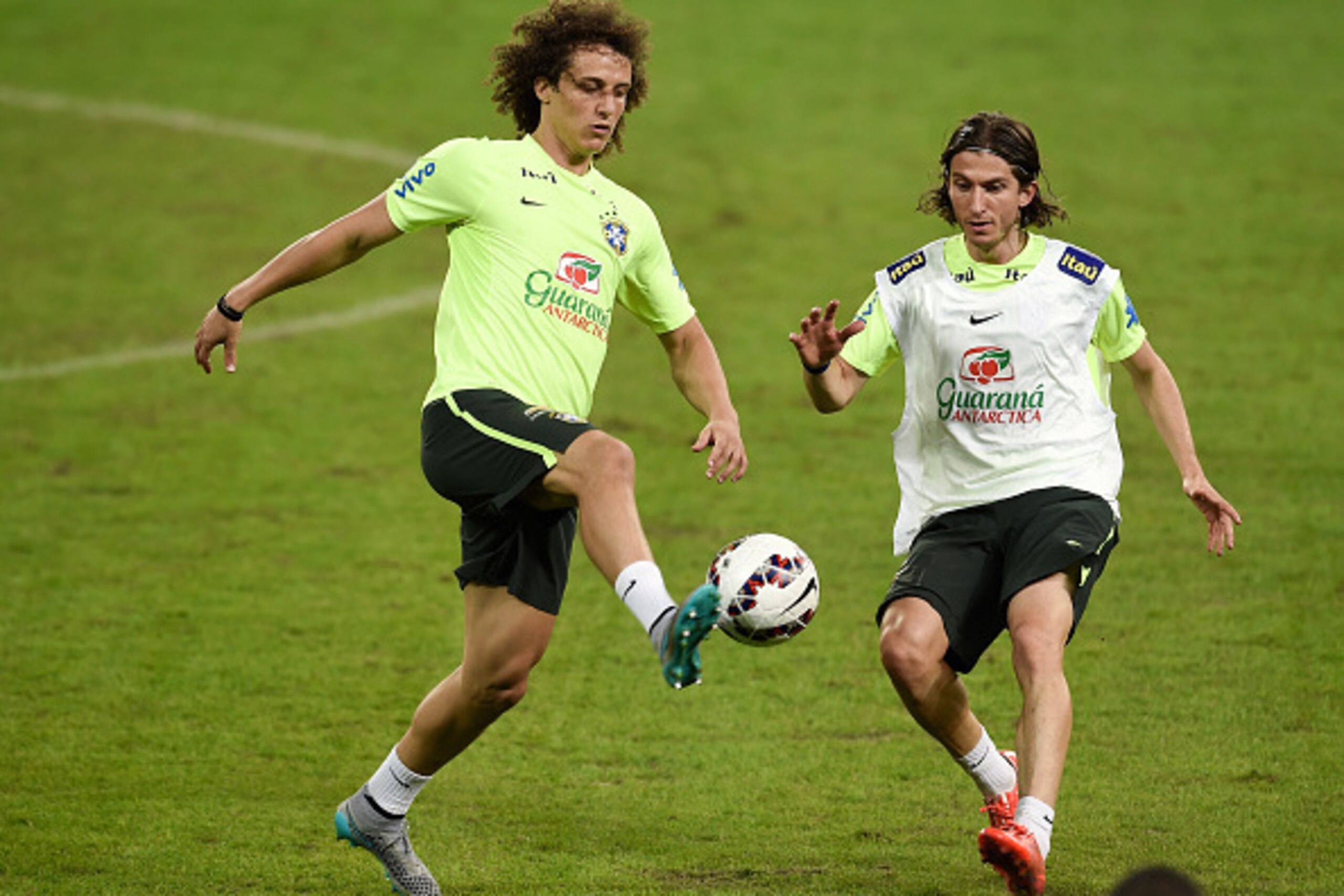 SAO PAULO, BRAZIL - JUNE 06: David Luiz (L) and Filipe Luis take part in a training session of the Brazilian national football team at Allianz Parque on June 6, 2015 in Sao Paulo, Brazil. (Photo by Buda Mendes/Getty Images) SAO PAULO, BRAZIL - JUNE 06: David Luiz (L) and Filipe Luis take part in a training session of the Brazilian national football team at Allianz Parque on June 6, 2015 in Sao Paulo, Brazil. (Photo by Buda Mendes/Getty Images)