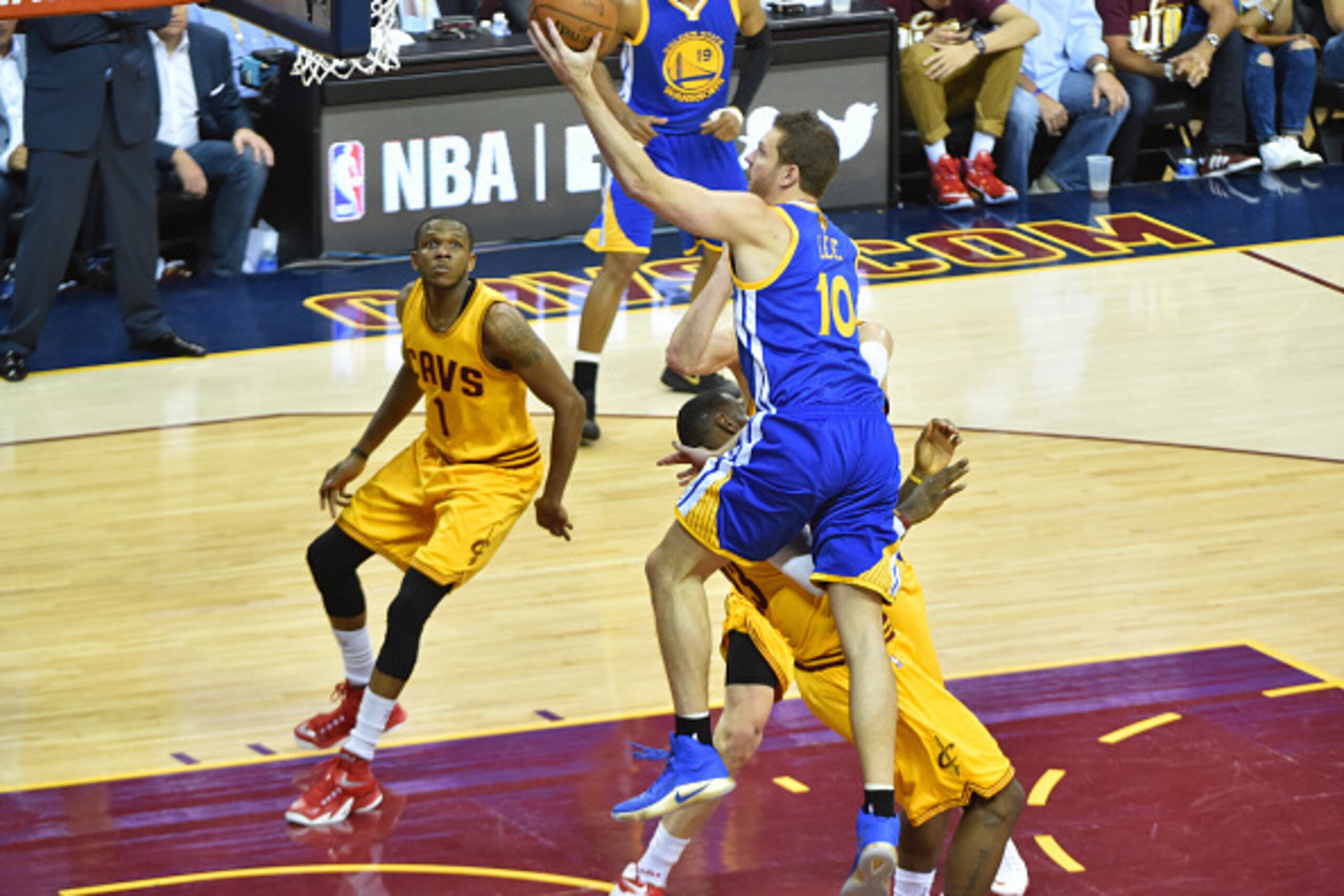 CLEVELAND, OH - JUNE 9: David Lee #10 of the Golden State Warriors goes up for the layup against the Cleveland Cavaliers at the Quicken Loans Arena During Game Three of the 2015 NBA Finals on June 9, 2015 in Cleveland,Ohio NOTE TO USER: User expressly ac CLEVELAND, OH - JUNE 9: David Lee #10 of the Golden State Warriors goes up for the layup against the Cleveland Cavaliers at the Quicken Loans Arena During Game Three of the 2015 NBA Finals on June 9, 2015 in Cleveland,Ohio NOTE TO USER: User expressly ac