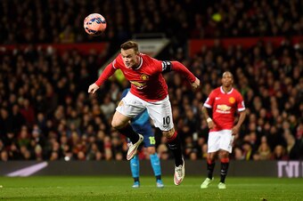 MANCHESTER, ENGLAND - MARCH 09:  Wayne Rooney of Manchester United scores a goal to level the scores at 1-1 during the FA Cup Quarter Final match between Manchester United and Arsenal at Old Trafford on March 9, 2015 in Manchester, England.  (Photo by Lau