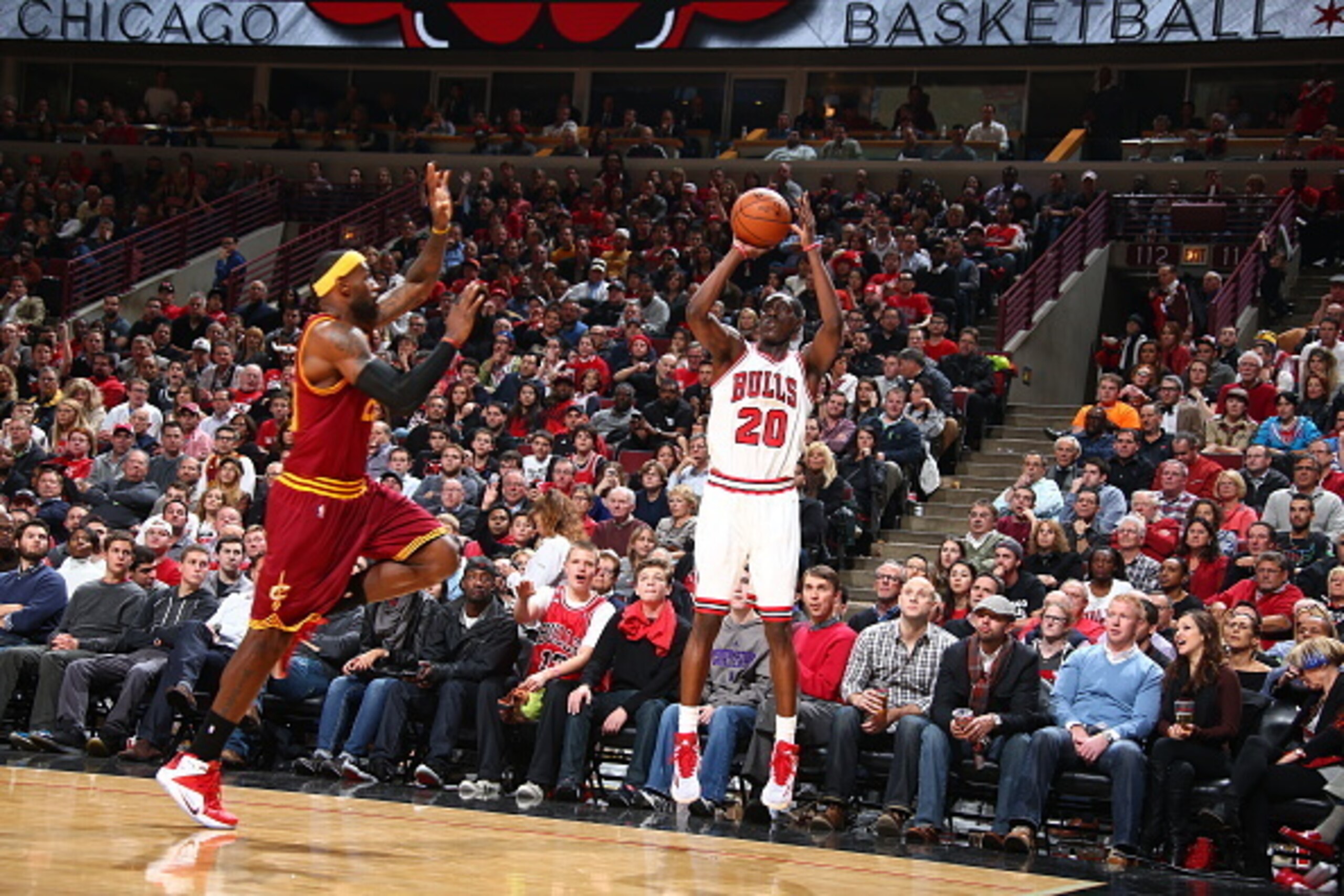 CHICAGO, IL - OCTOBER 31:  Tony Snell #20 of the Chicago Bulls shoots the ball against the Cleveland Cavaliers during a game at the United Center  on October 31, 2014 in Chicago, Illinois. NOTE TO USER: User expressly acknowledges and agrees that, by down