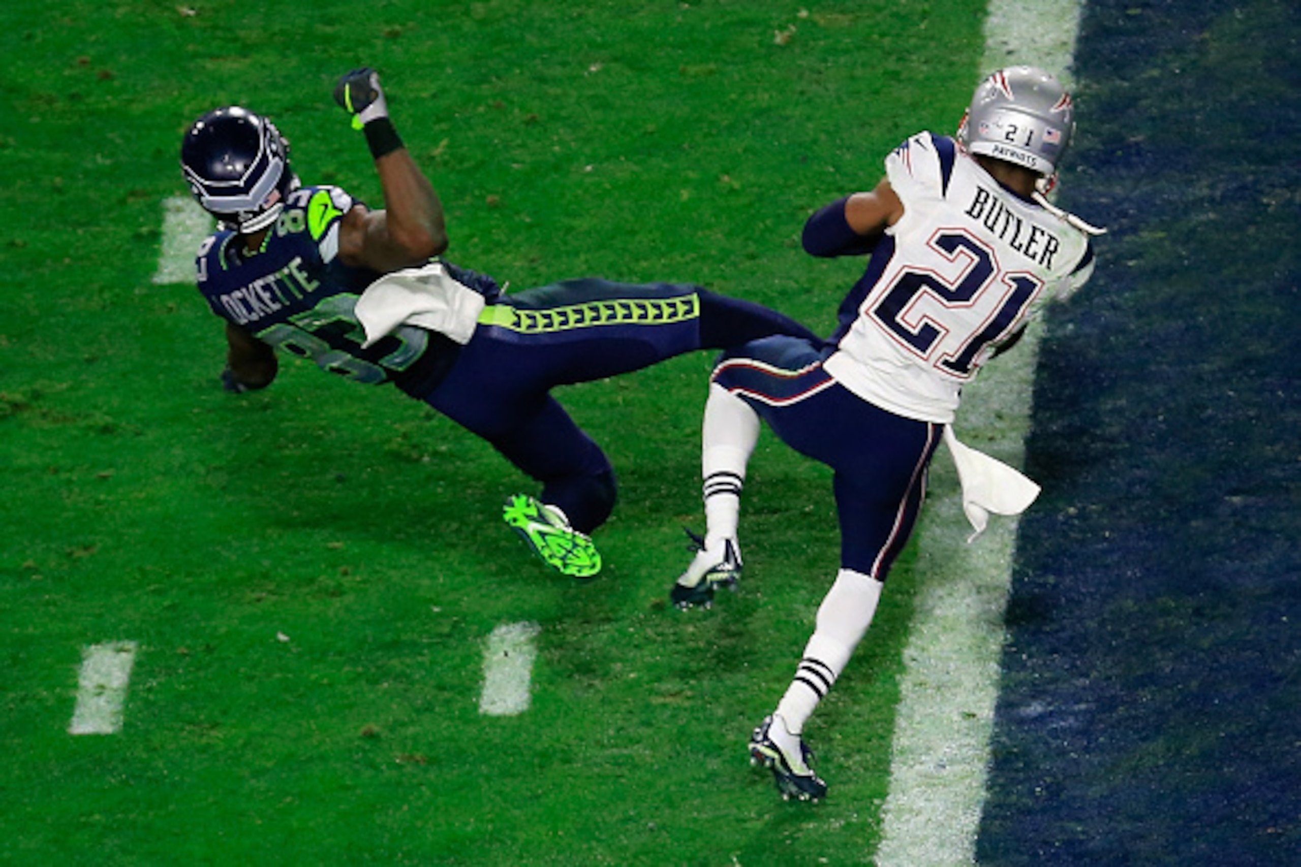 GLENDALE, AZ - FEBRUARY 01:  Malcolm Butler #21 of the New England Patriots intercepts a pass by  Russell Wilson #3 of the Seattle Seahawks intended for Ricardo Lockette #83 late in the fourth quarter during Super Bowl XLIX at University of Phoenix Stadiu