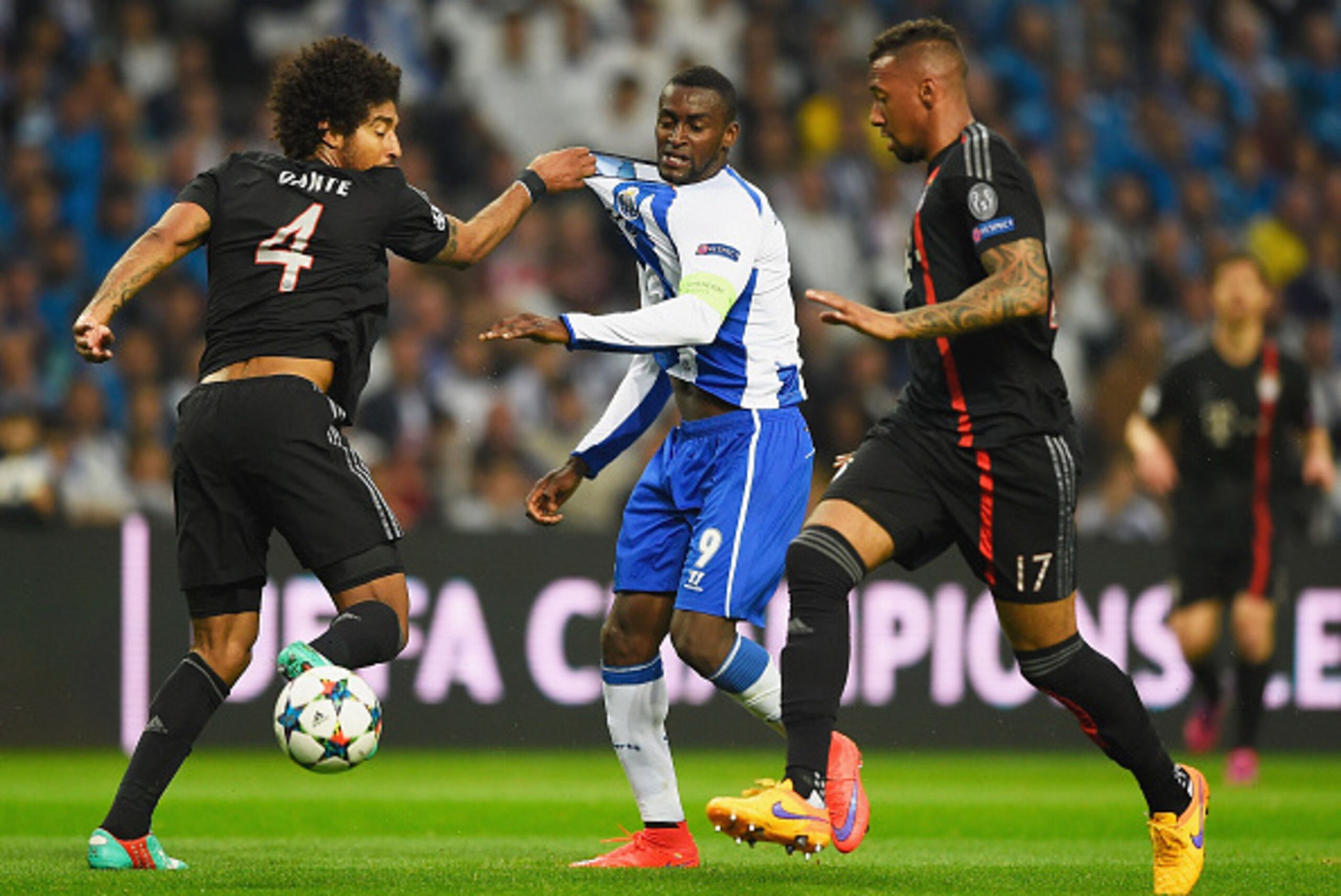 PORTO, PORTUGAL - APRIL 15:  Jackson Martinez of FC Porto battles with Dante (4) and Jerome Boateng of Bayern Muenchen (17) during the UEFA Champions League Quarter Final first leg match between FC Porto and FC Bayern Muenchen at Estadio do Dragao on Apri
