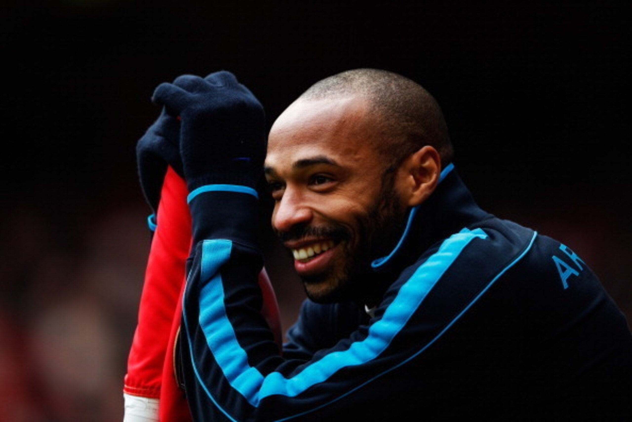 LONDON, ENGLAND - FEBRUARY 04:  Thierry Henry of Arsenal look on from the corner flag during the Barclays Premier League match between Arsenal and Blackburn Rovers at Emirates Stadium on February 4, 2012 in London, England.  (Photo by Paul Gilham/Getty Im