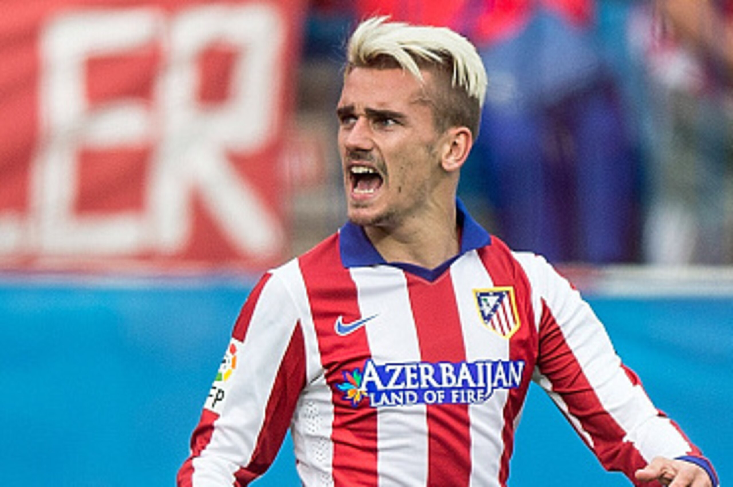 MADRID, SPAIN - APRIL 25: Antoine Griezmann of Atletico de Madrid celebrates scoring their opening goal during the La Liga match between Club Atletico de Madrid and Elche FC at Vicente Calderon Stadium on April 25, 2015 in Madrid, Spain.  (Photo by Gonzal