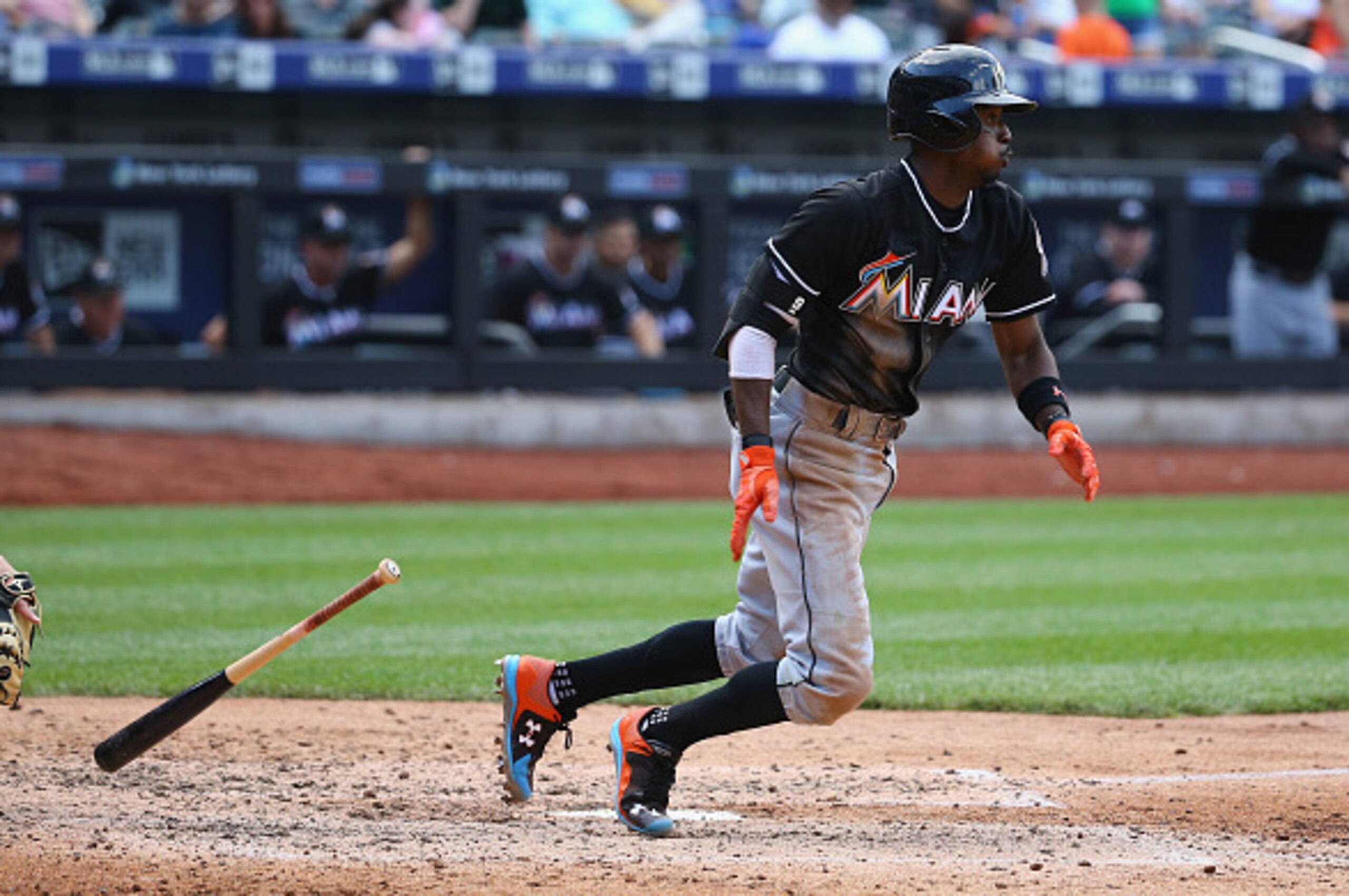 NEW YORK, NY - MAY 31:  Dee Gordon #9 of the Miami Marlins bats against the New York Mets during their game at Citi Field on May 31, 2015 in New York City.  (Photo by Al Bello/Getty Images)