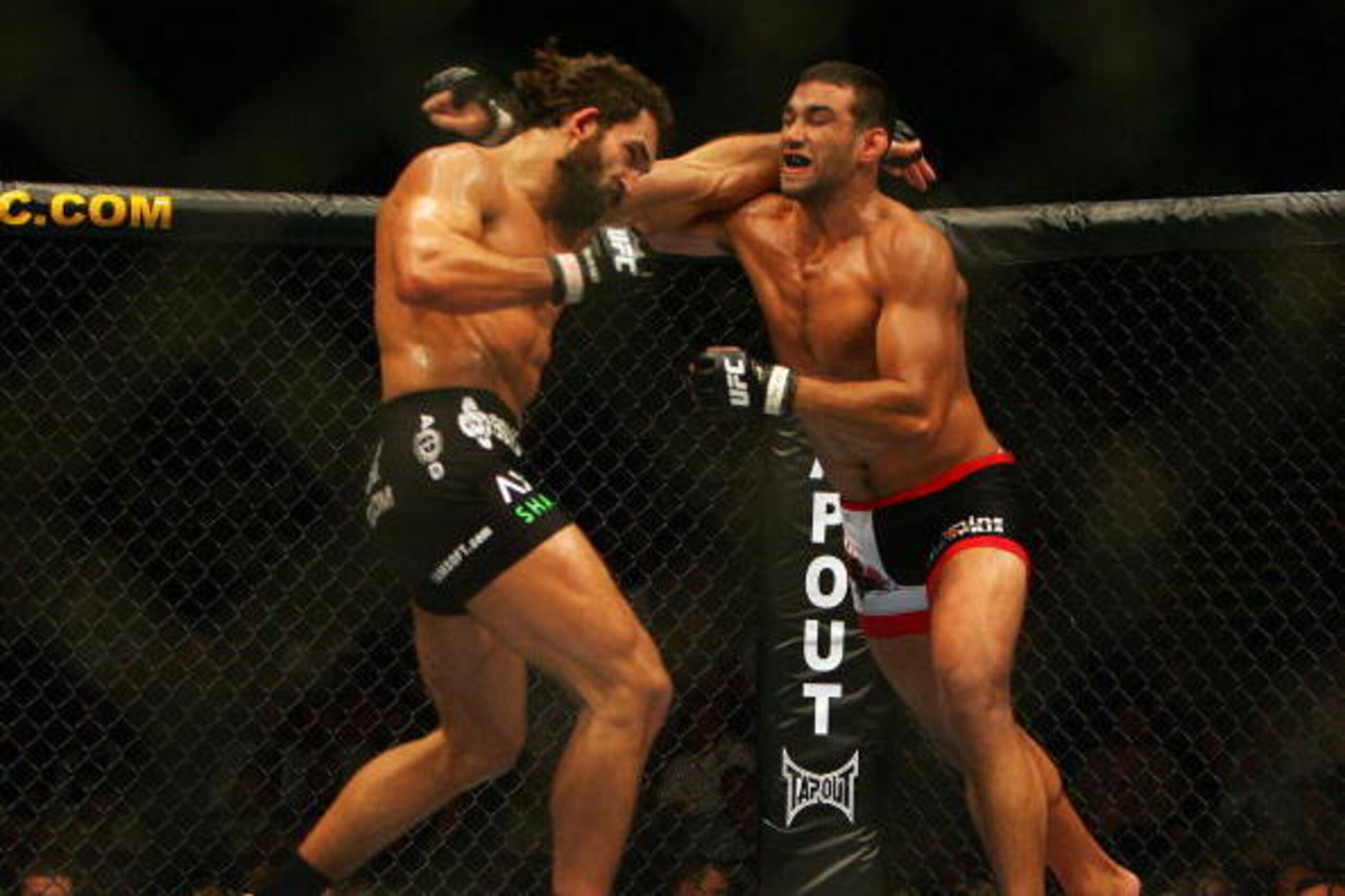 MANCHESTER, UNITED KINGDOM - APRIL 21: Andrei Arlovski of USA and Fabricio Werdum of Brazil in action during a Heavyweight bout of the Ultimate Fighting Championship at the Manchester Evening News Arena on April 21, 2007 in Manchester, England (Photo by G
