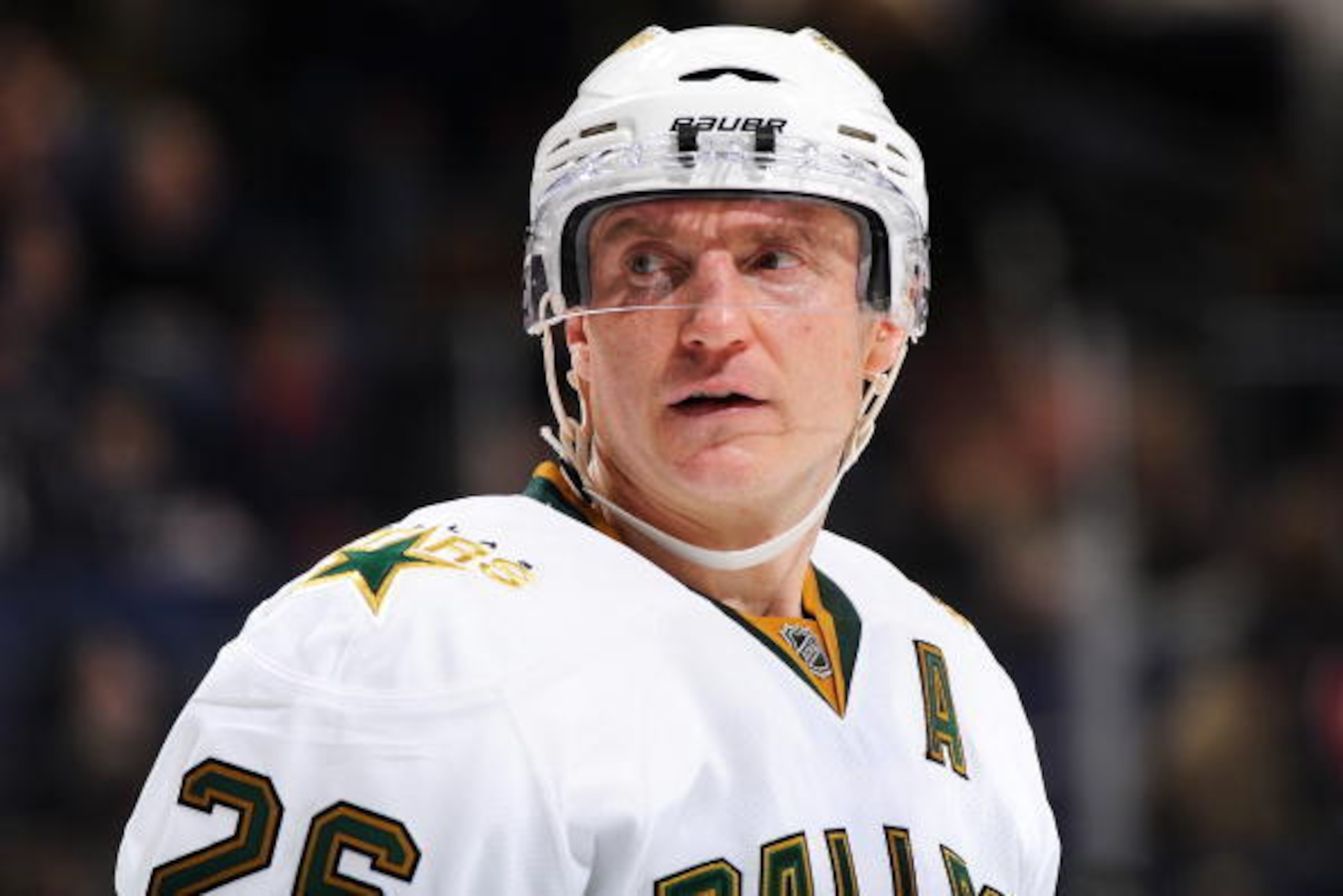 COLUMBUS, OH - FEBRUARY 4:  Forward Jere Lehtinen #26 of the Dallas Stars waits for a face off against the Columbus Blue Jackets on February 4, 2010 at Nationwide Arena in Columbus, Ohio.  (Photo by Jamie Sabau/NHLI via Getty Images)