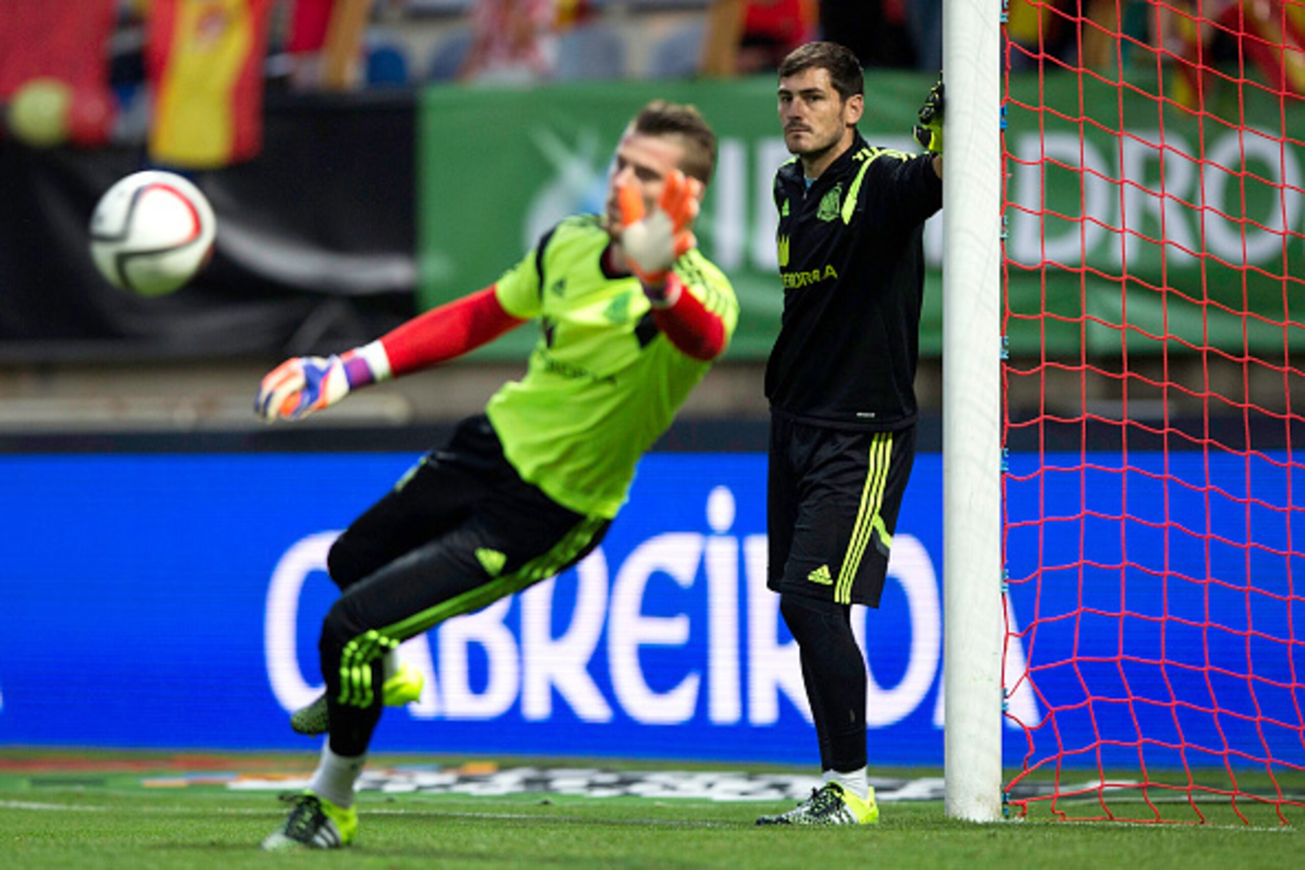 LEON, SPAIN - JUNE 11: Goalkeeper Iker Casillas (L) of Spain looks to his teammate goalkeeper David de Gea (L) during their warming up prior to start the international friendly match between Spain and Costa Rica at Reino de Leon Stadium on June 11, 2015 i