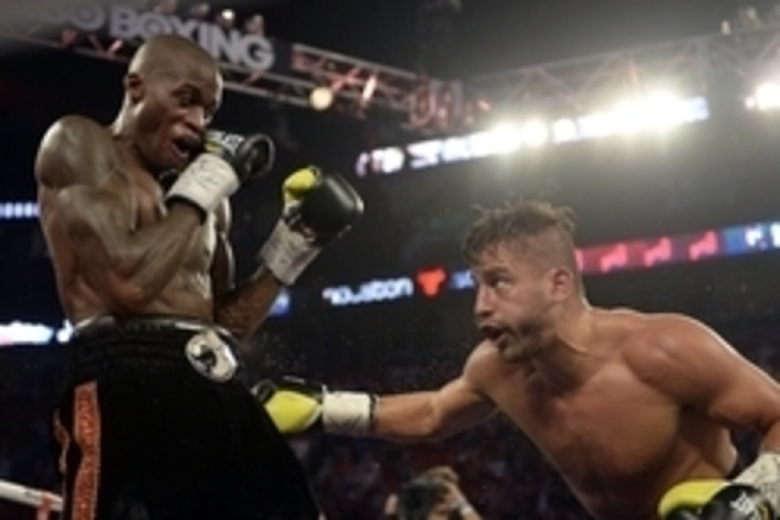 Sep 28, 2013; Montreal, Quebec, Canada; David Lemieux (right) and Marcus Upshaw (left) box during their middleweight bout at the Bell Centre. Mandatory Credit: Eric Bolte-USA TODAY Sports Sep 28, 2013; Montreal, Quebec, Canada; David Lemieux (right) and Marcus Upshaw (left) box during their middleweight bout at the Bell Centre. Mandatory Credit: Eric Bolte-USA TODAY Sports