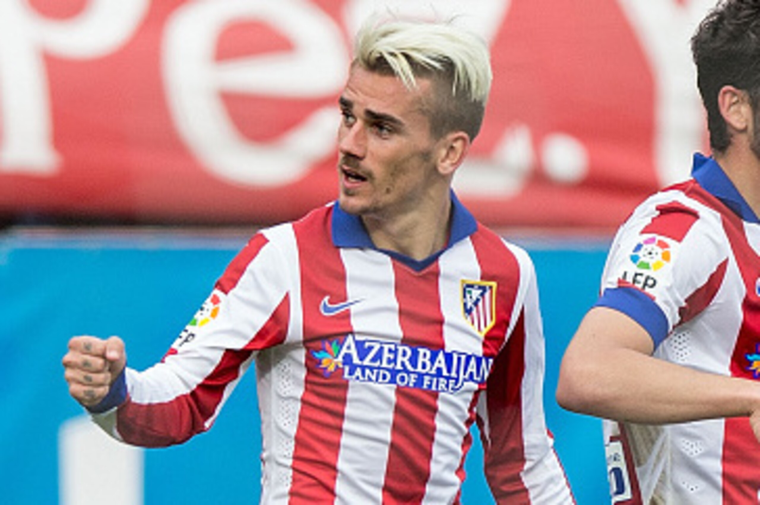 MADRID, SPAIN - APRIL 25:  Antoine Griezmann (L) of Atletico de Madrid celebrates scoring their opening goal with teammate Raul Garcia (R) during the La Liga match between Club Atletico de Madrid and Elche FC at Vicente Calderon Stadium on April 25, 2015 