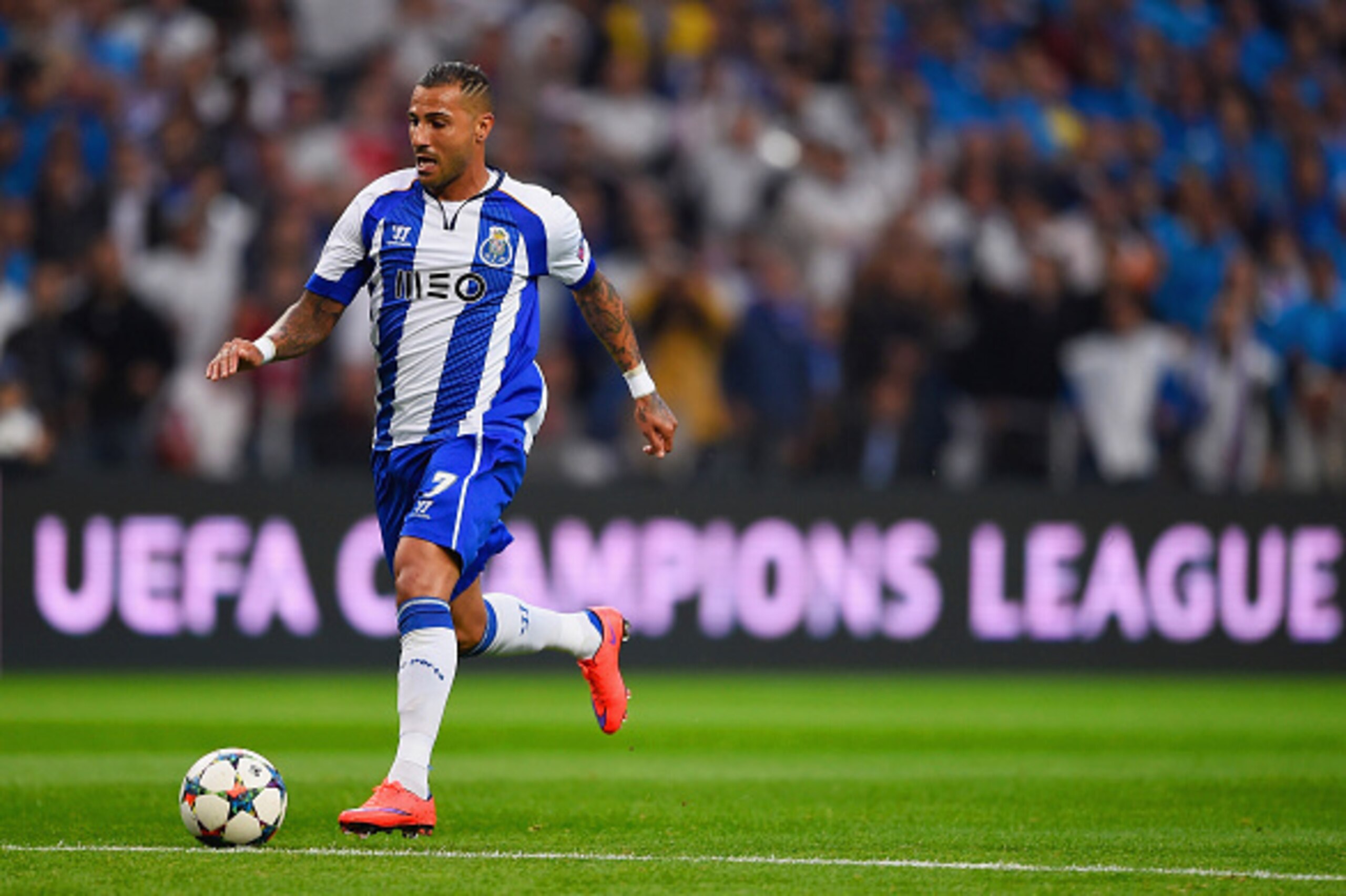 PORTO, PORTUGAL - APRIL 15: Ricardo Quaresma of FC Porto breaks through to score their second goal during the UEFA Champions League Quarter Final first leg match between FC Porto and FC Bayern Muenchen at Estadio do Dragao on April 15, 2015 in Porto, Por PORTO, PORTUGAL - APRIL 15: Ricardo Quaresma of FC Porto breaks through to score their second goal during the UEFA Champions League Quarter Final first leg match between FC Porto and FC Bayern Muenchen at Estadio do Dragao on April 15, 2015 in Porto, Por