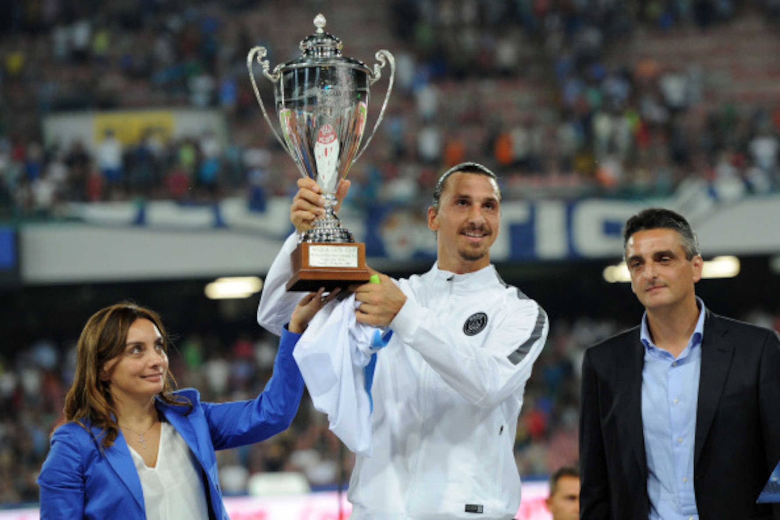 NAPLES, ITALY - AUGUST 11:  Zlatan Ibrahimovic of Paris Saint Germain poses with Acqua Lete Cup after the pre-season friendly match between SSC Napoli and Paris Saint-Germain FC at Stadio San Paolo on August 11, 2014 in Naples, Italy.  (Photo by Giuseppe 