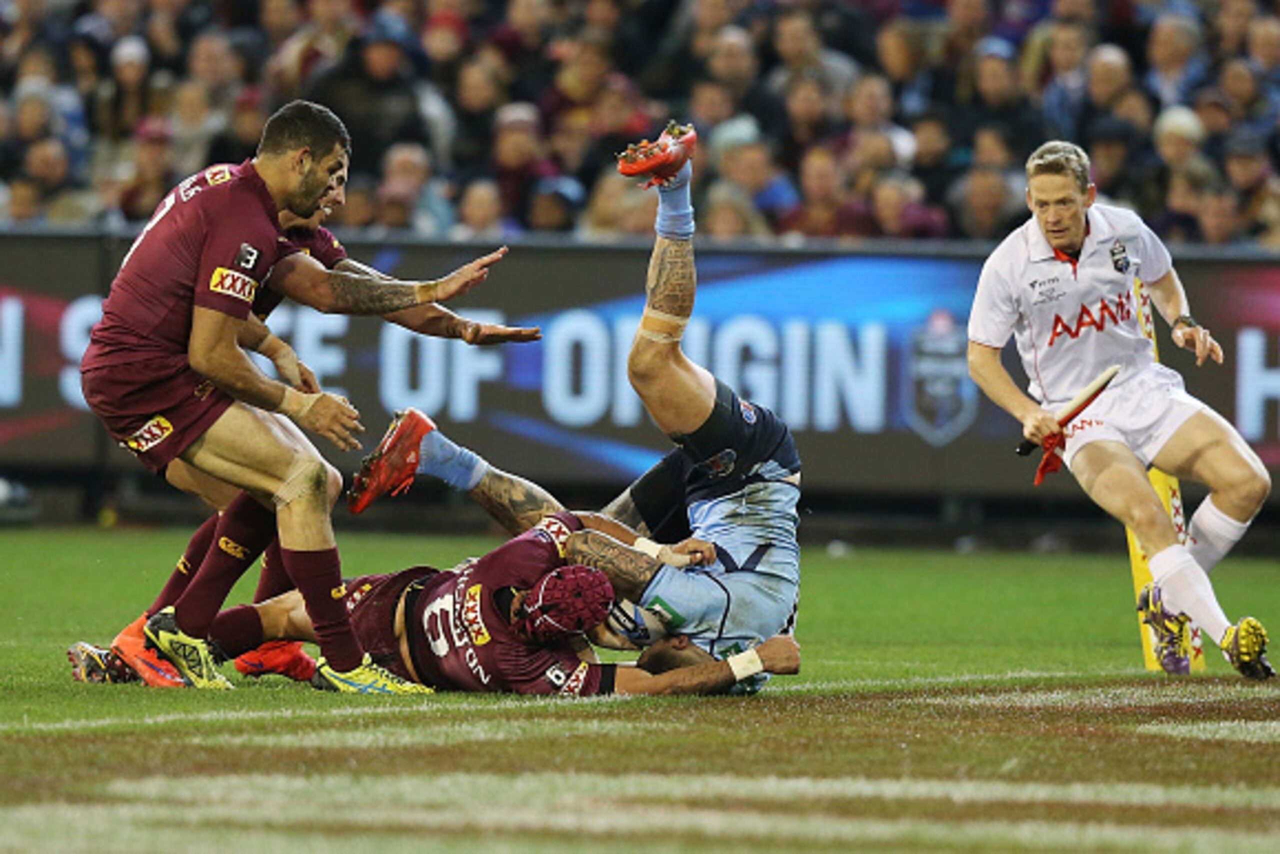 MELBOURNE, AUSTRALIA - JUNE 17: Johnathan Thurston of the Maroons tackles and forces Josh Dugan of the Blues back over his own try line during game two of the State of Origin series between the New South Wales Blues and the Queensland Maroons at the Melb MELBOURNE, AUSTRALIA - JUNE 17: Johnathan Thurston of the Maroons tackles and forces Josh Dugan of the Blues back over his own try line during game two of the State of Origin series between the New South Wales Blues and the Queensland Maroons at the Melb