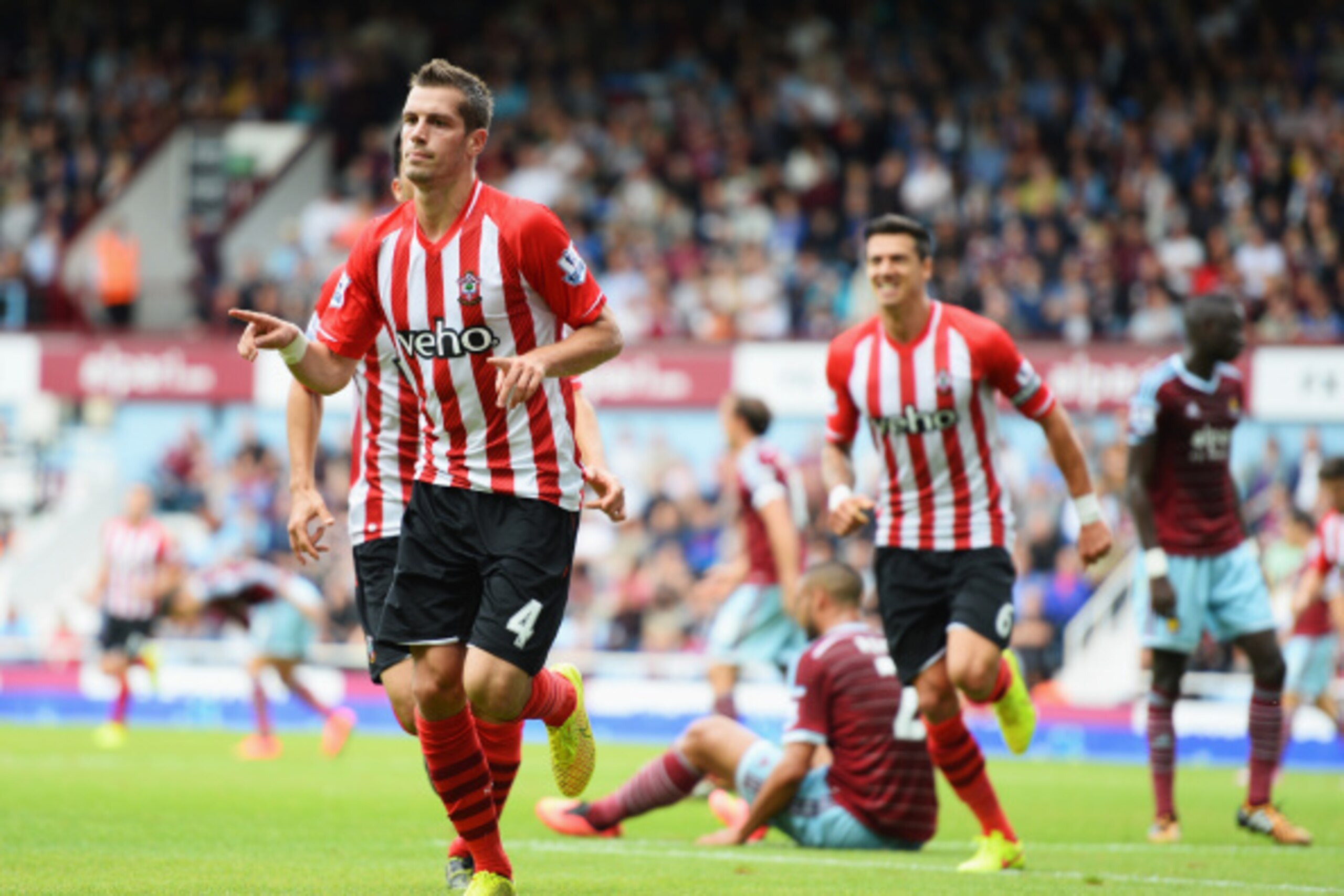 LONDON, ENGLAND - AUGUST 30:  Morgan Schneiderlin of Southampton celebrates scoring the equalising goal during the Barclays Premier League match between West Ham United and Southampton at Boleyn Ground on August 30, 2014 in London, England.  (Photo by Jam