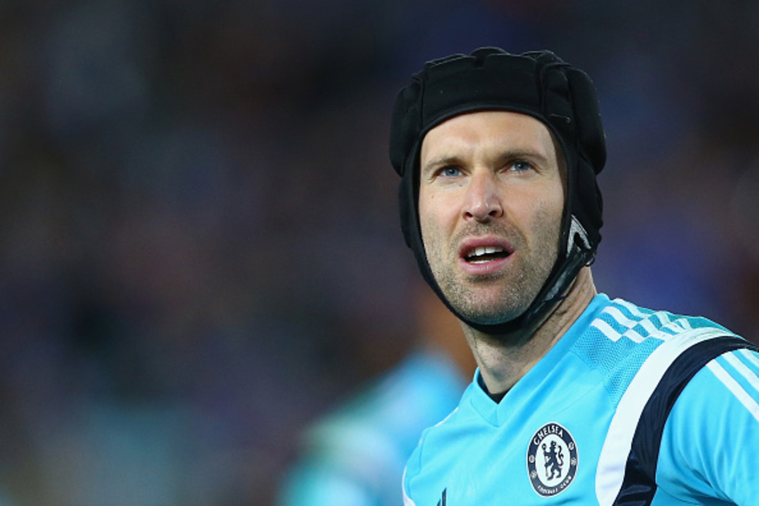 SYDNEY, AUSTRALIA - JUNE 02:  Petr Cech of Chelsea watches on during the warm up the international friendly match between Sydney FC and Chelsea FC at ANZ Stadium on June 2, 2015 in Sydney, Australia.  (Photo by Mark Kolbe/Getty Images)